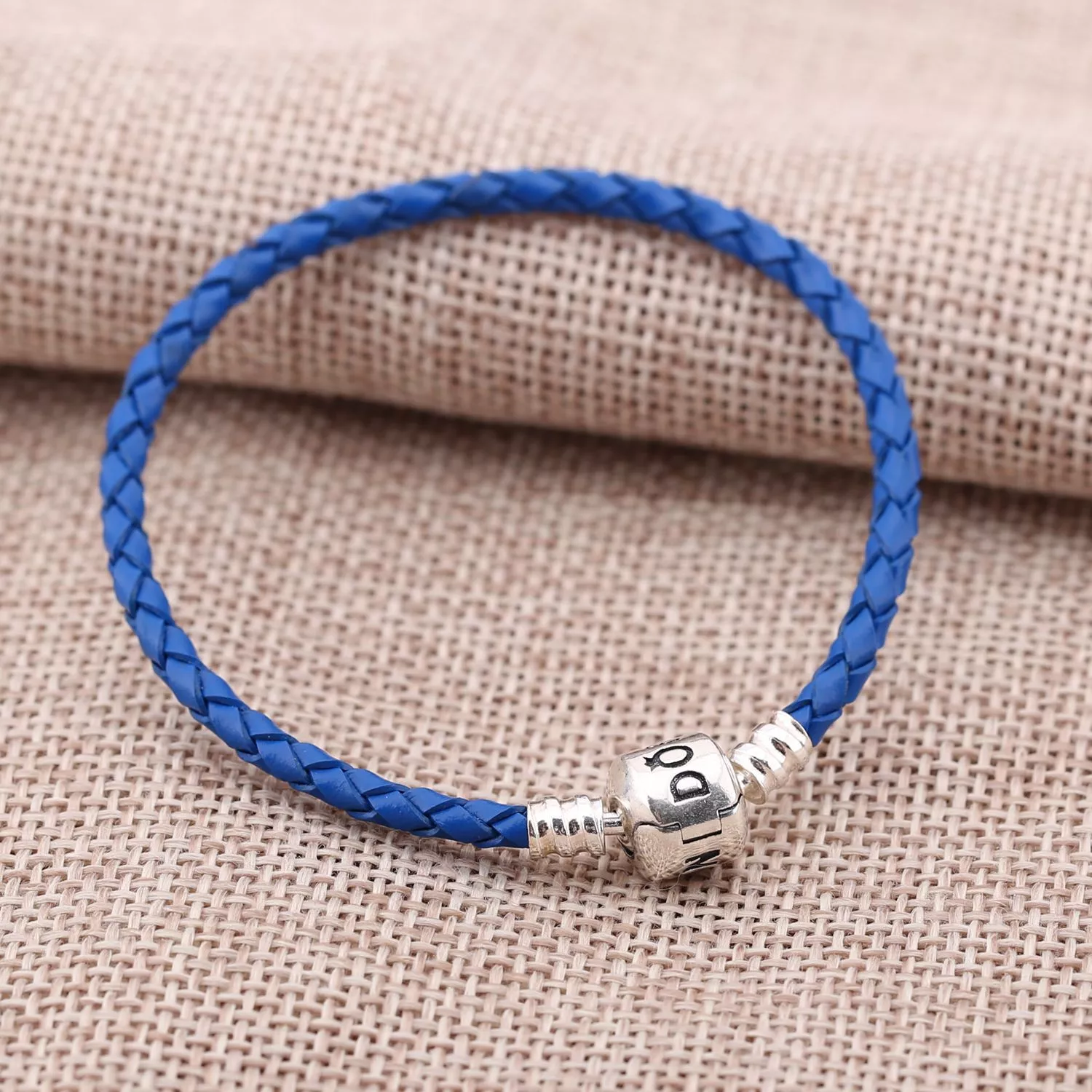 Bracelete PANDORA De Couro Azul Com O Fecho