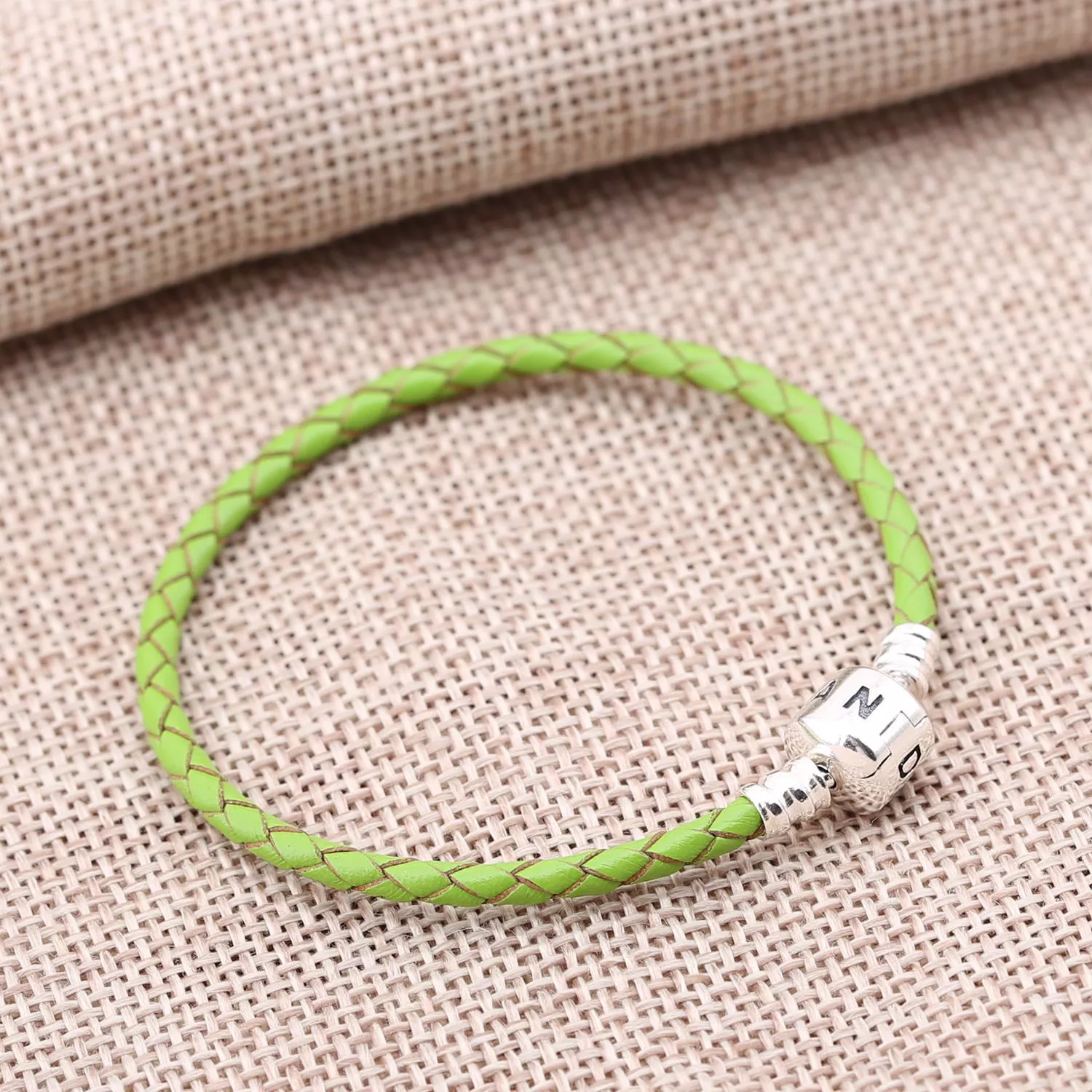 Bracelete PANDORA De Couro Verde Com O Fecho