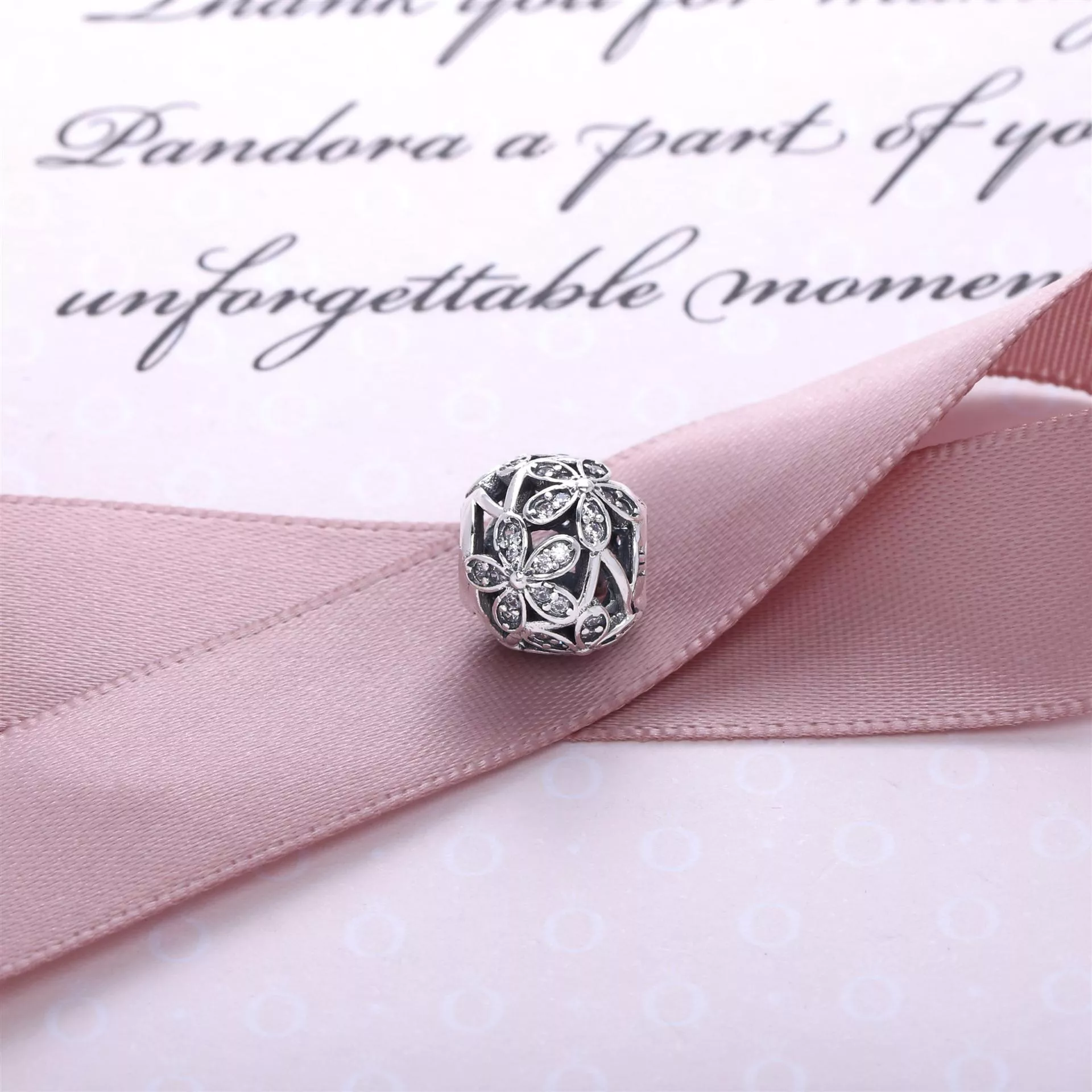 Charm PANDORA Vazado Delicadas Bem-me-Quer - 791492CZ