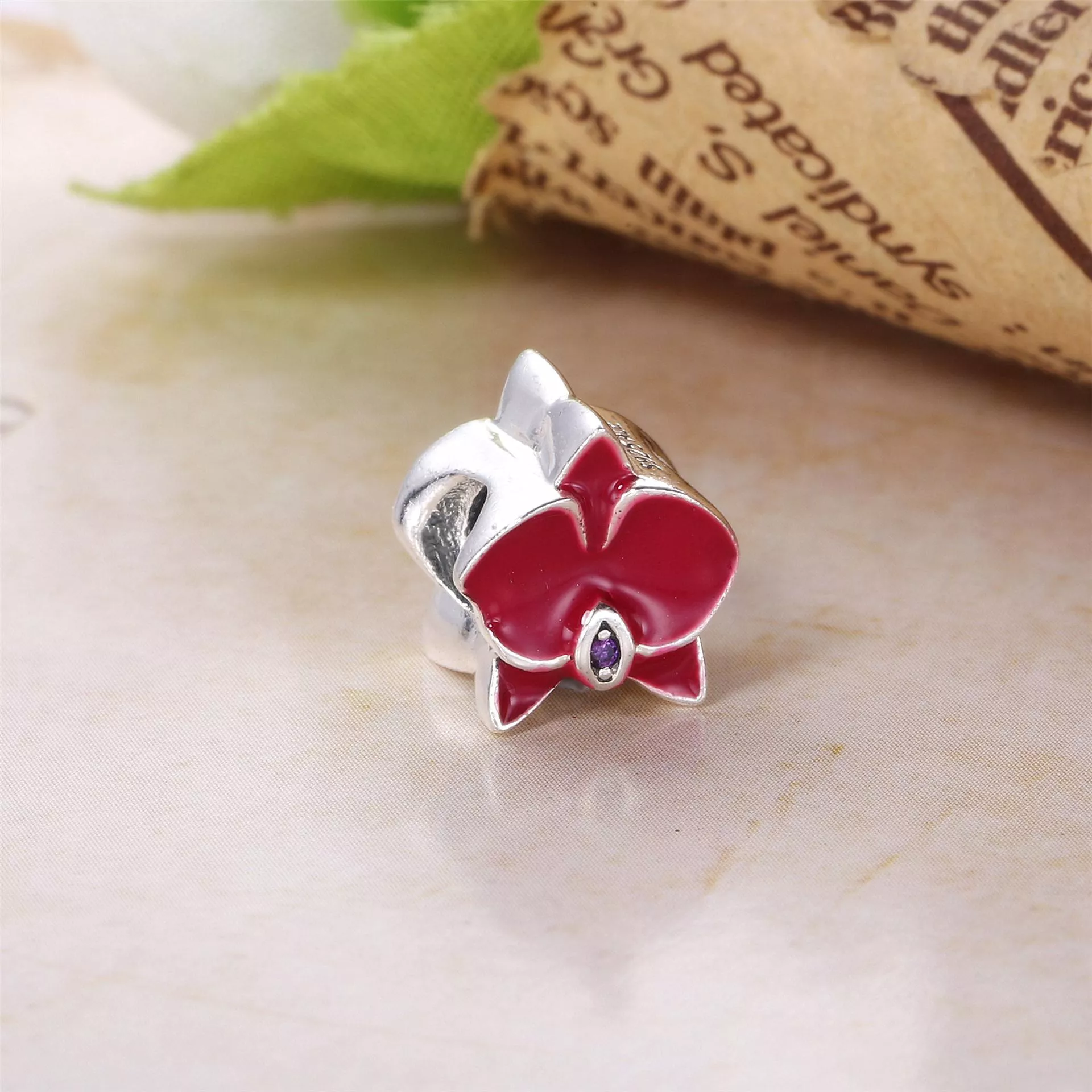 Charm PANDORA Orquídea Lilás - Flor da Conquista - 792074EN69