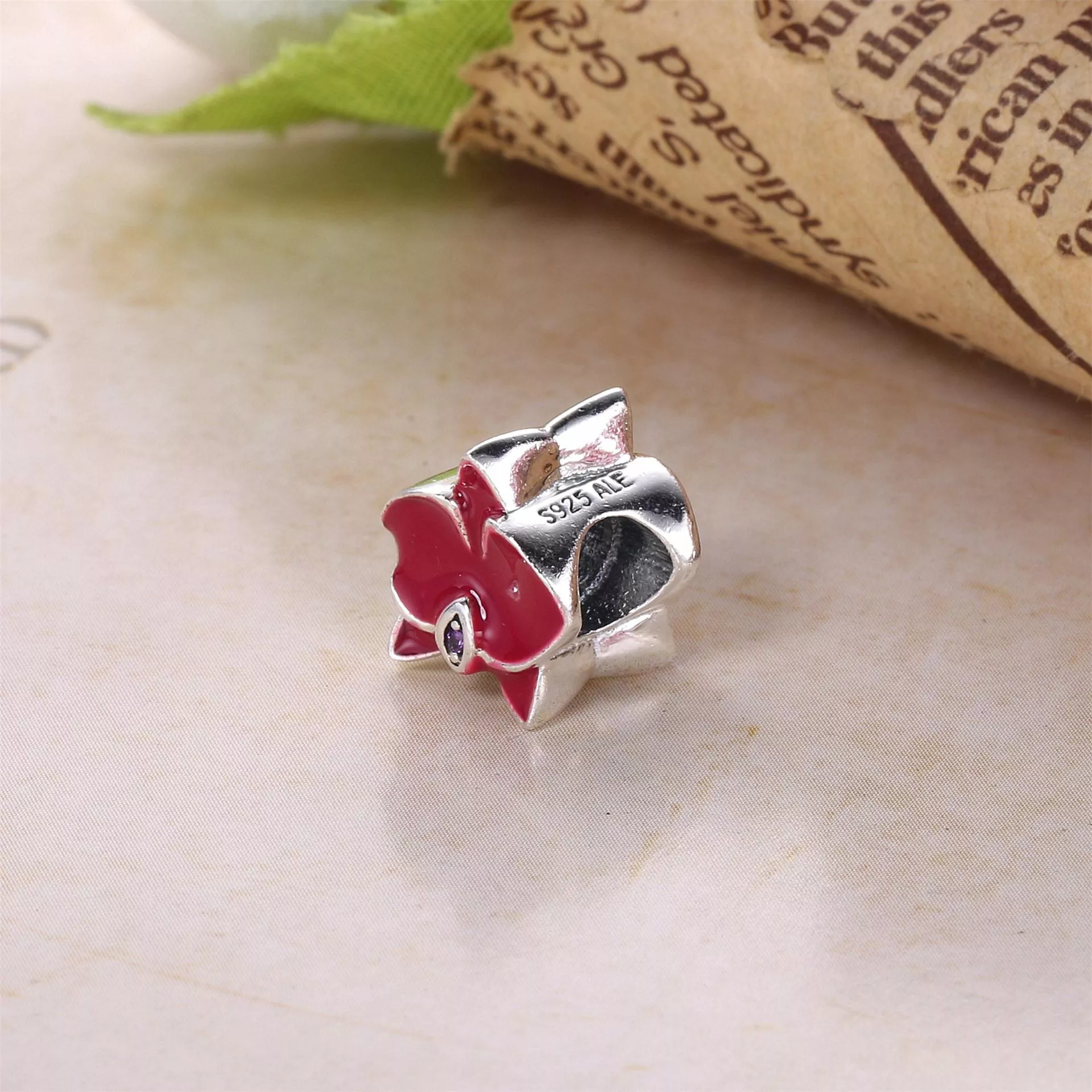 Charm PANDORA Orquídea Lilás - Flor da Conquista - 792074EN69