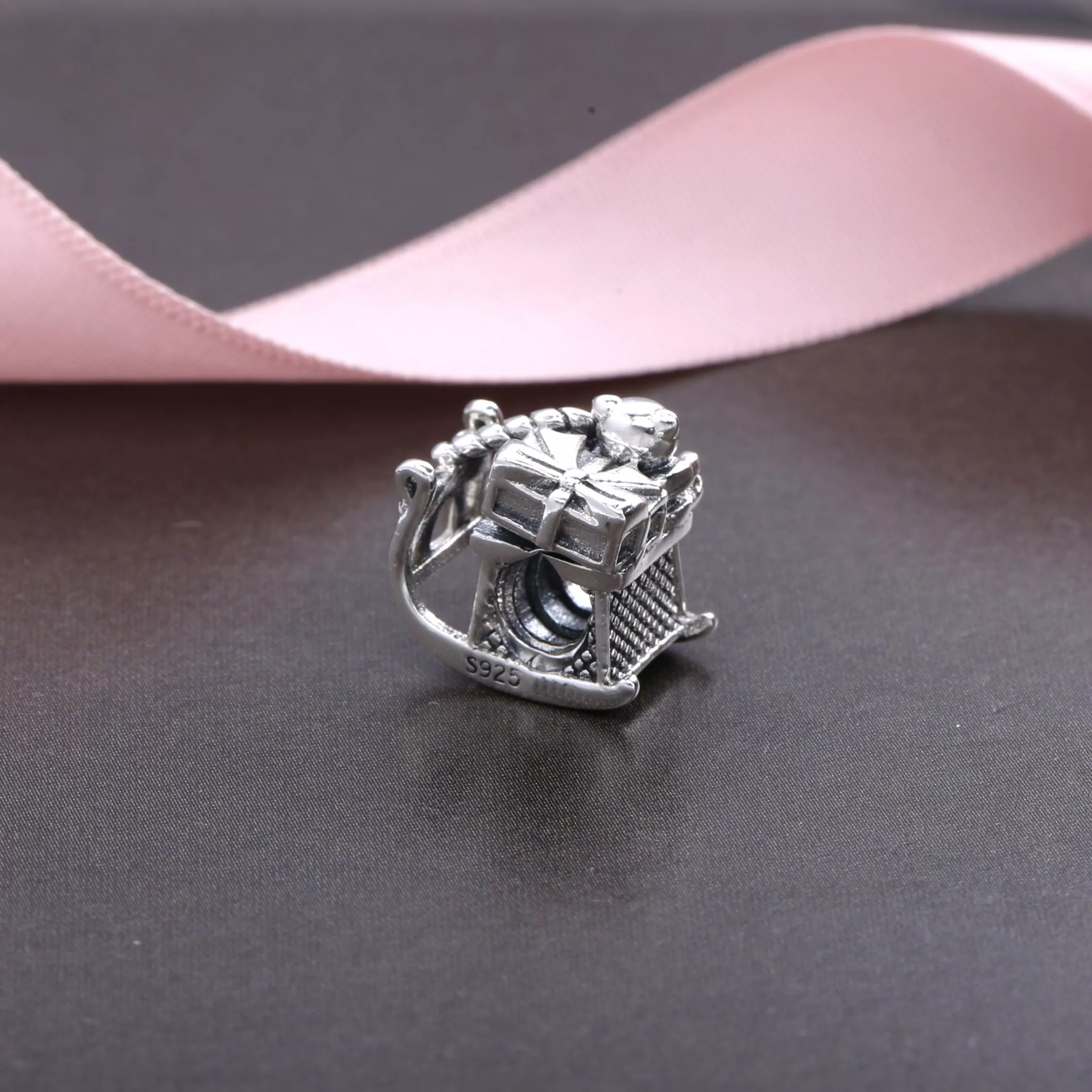 Charm berloques PANDORA de Prata e Ouro Trenó - 791207