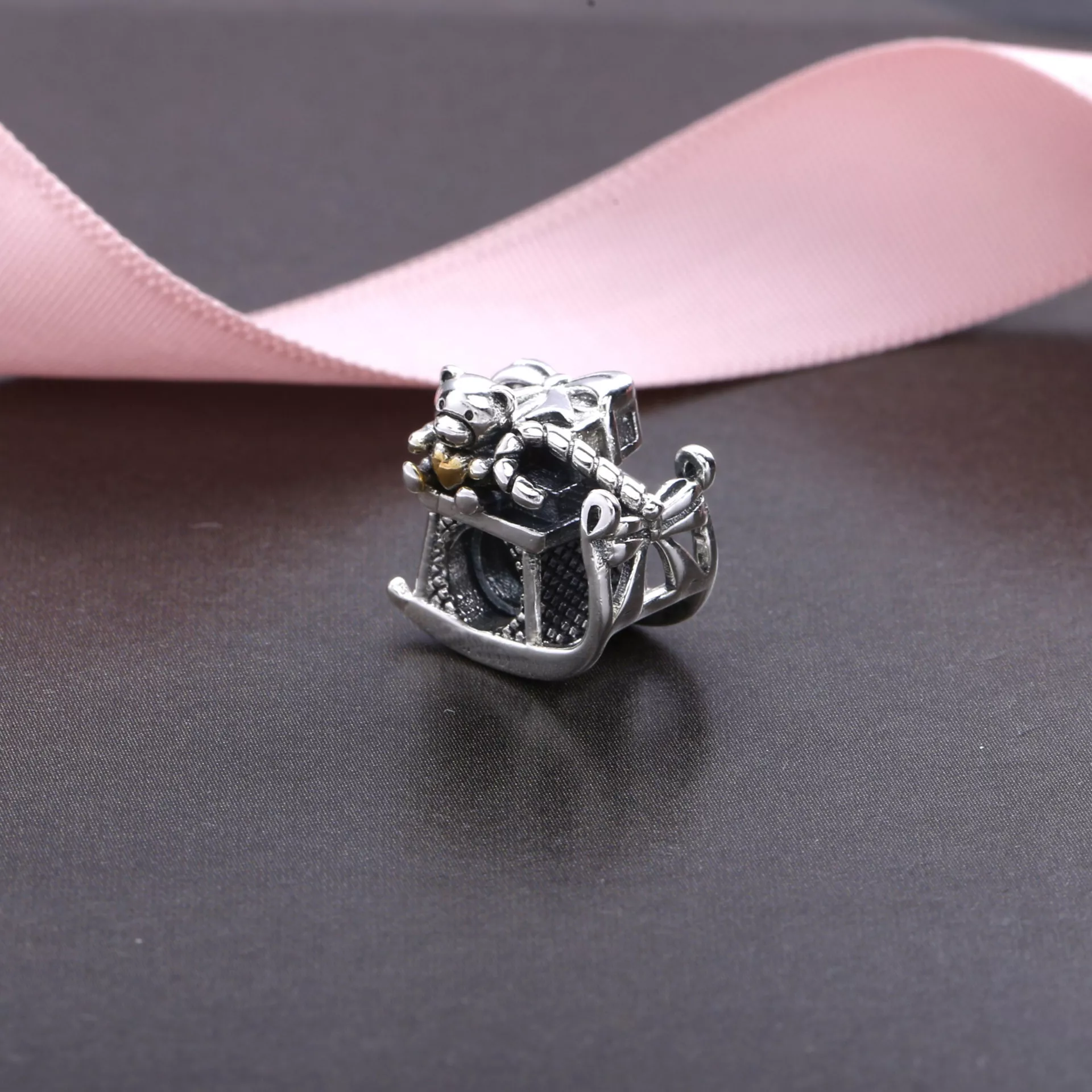 Charm berloques PANDORA de Prata e Ouro Trenó - 791207