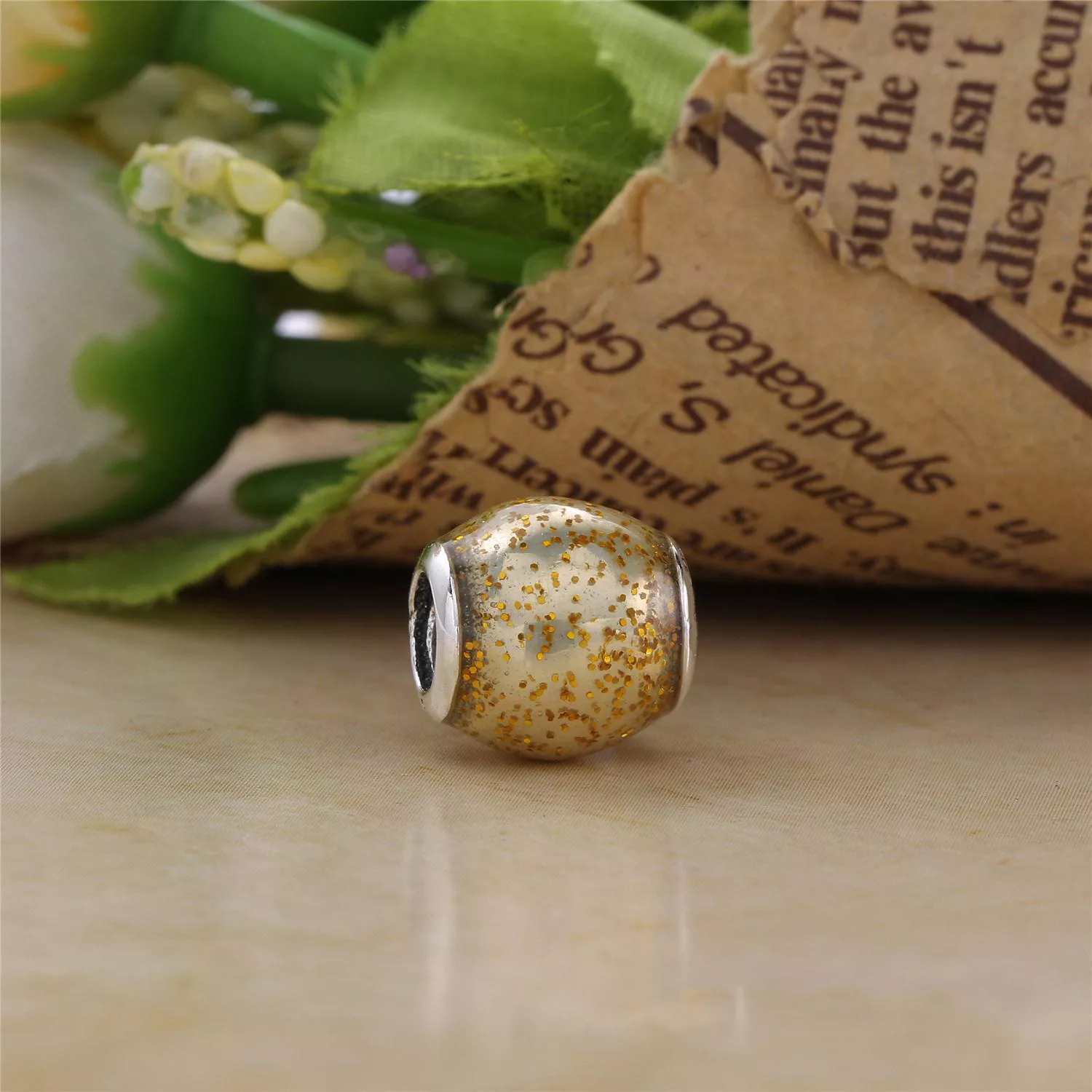 Charm PANDORA Cintilante Dourado - 796327EN146