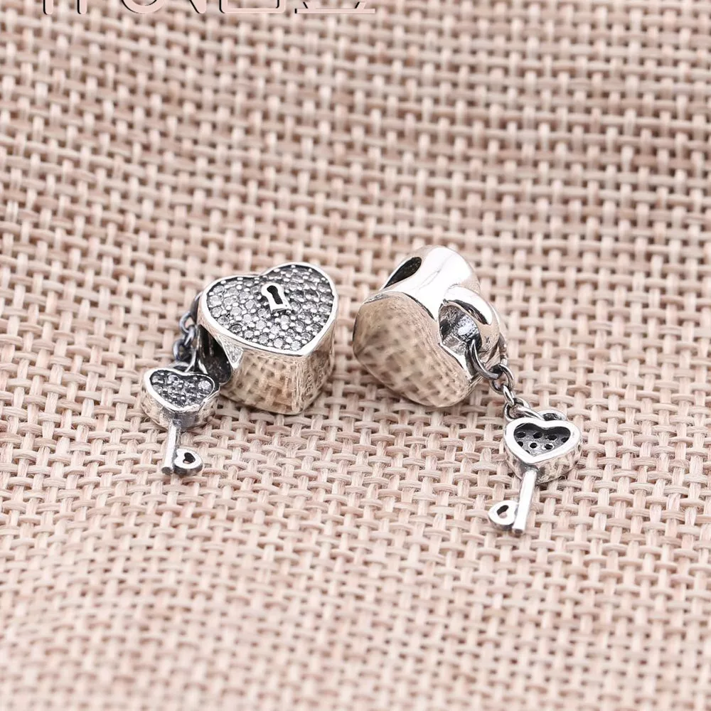 Charm berloques PANDORA Conquista do Amor - 791429CZ