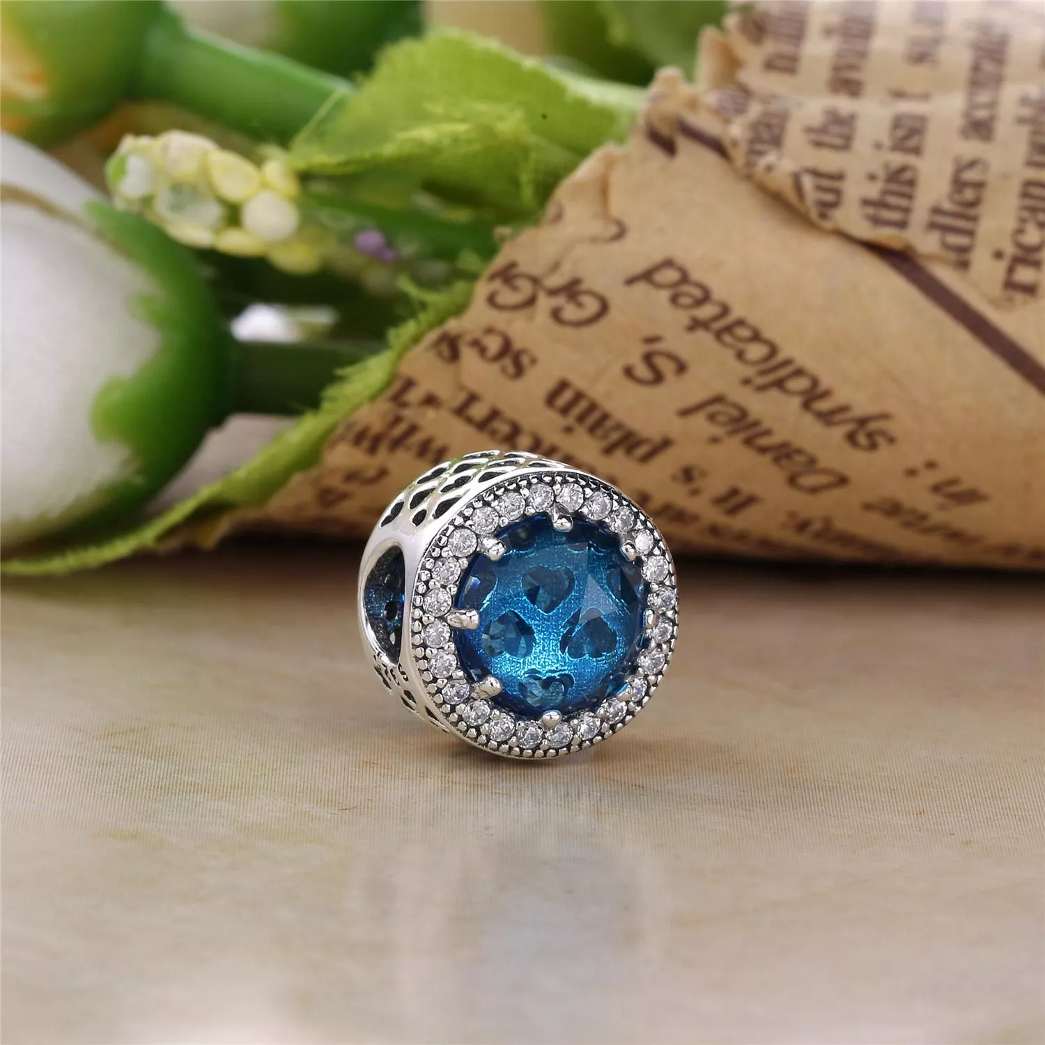 Charm PANDORA Coração Radiante Azul Glacial - 791725NGL