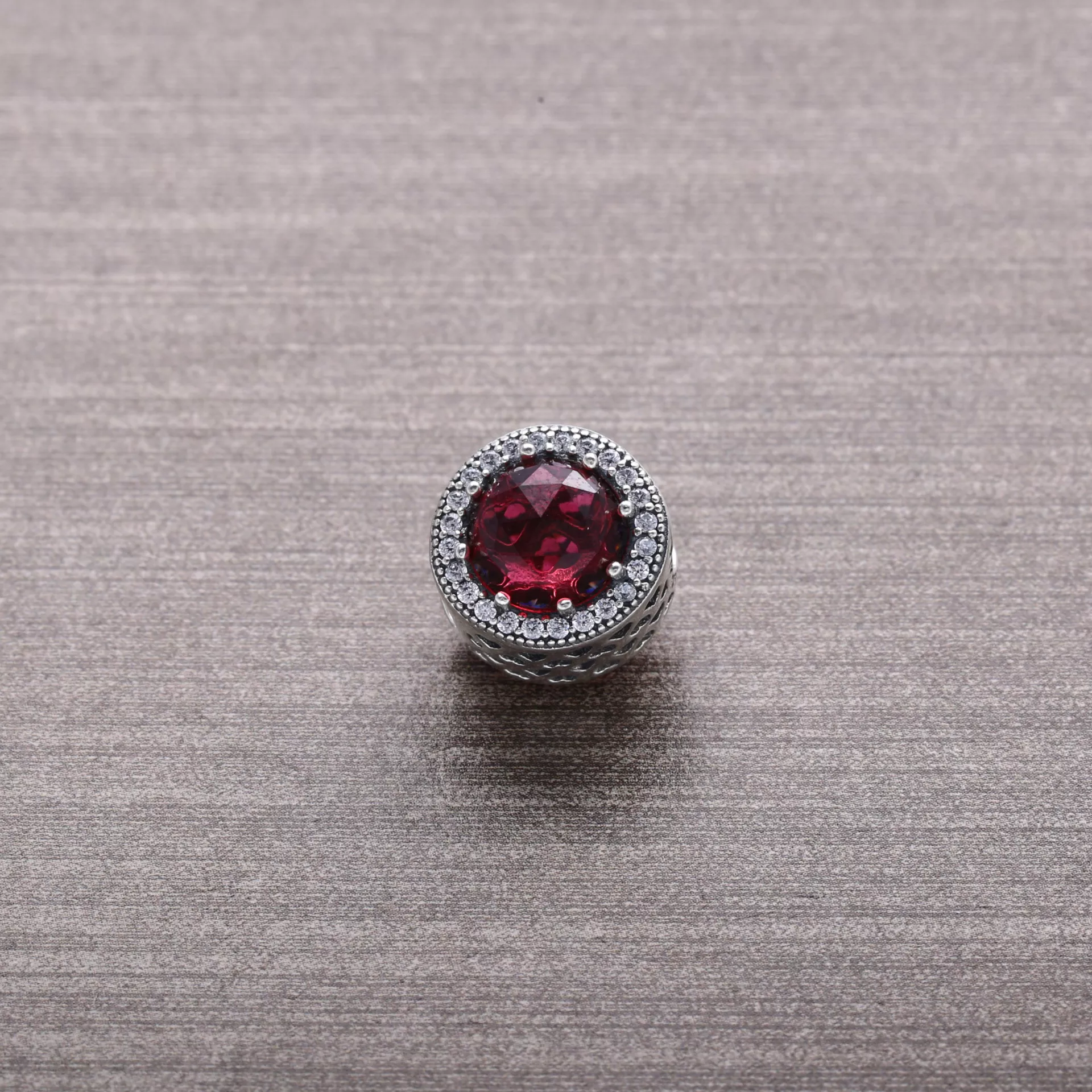 Charm PANDORA Coração Radiante Cereja - 791725NCC