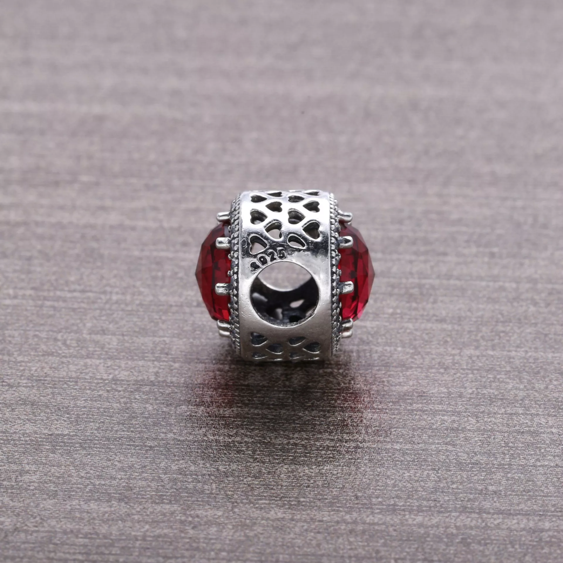 Charm PANDORA Coração Radiante Cereja - 791725NCC