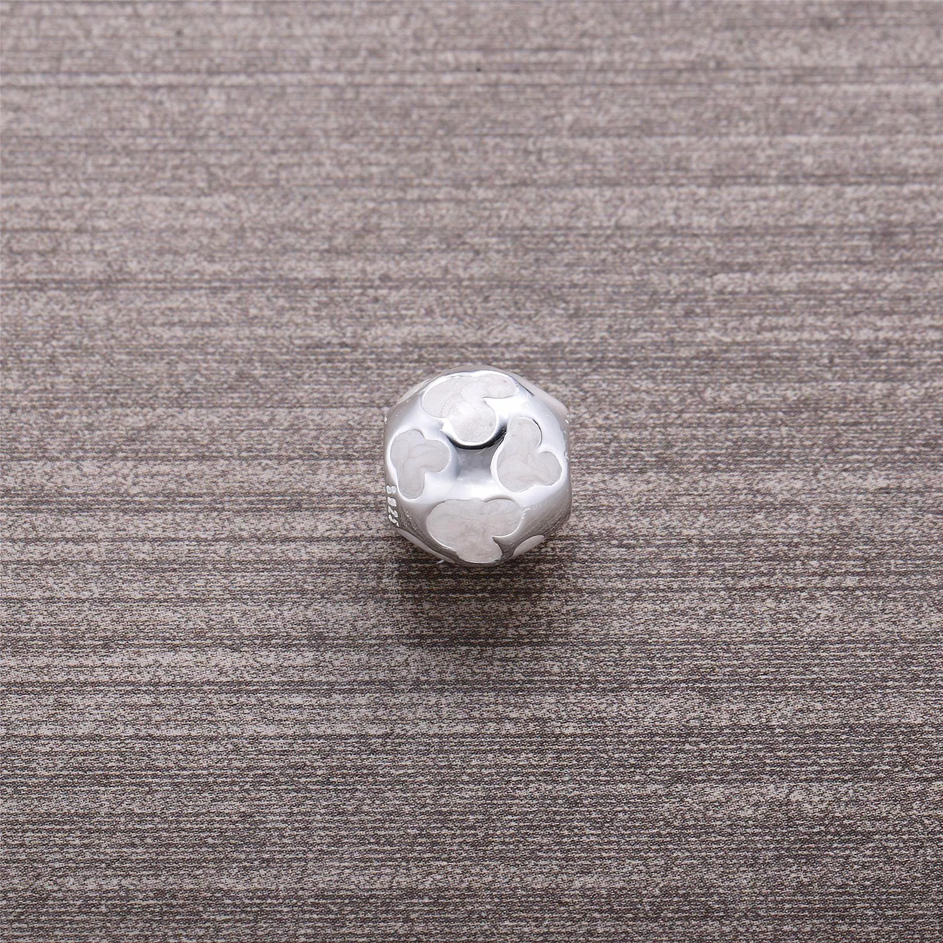 Charm Pandora de prata Disney, Ícone De Mãe De Pérola Mickey Mouse