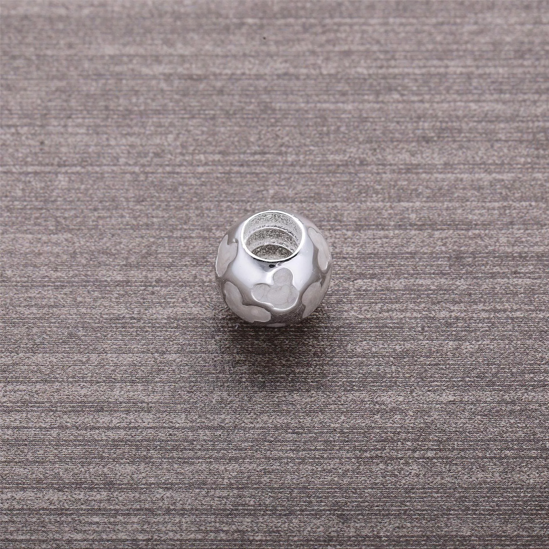 Charm Pandora de prata Disney, Ícone De Mãe De Pérola Mickey Mouse