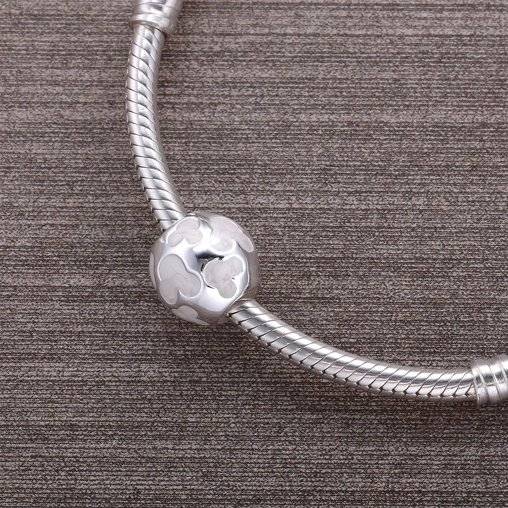 Charm Pandora de prata Disney, Ícone De Mãe De Pérola Mickey Mouse