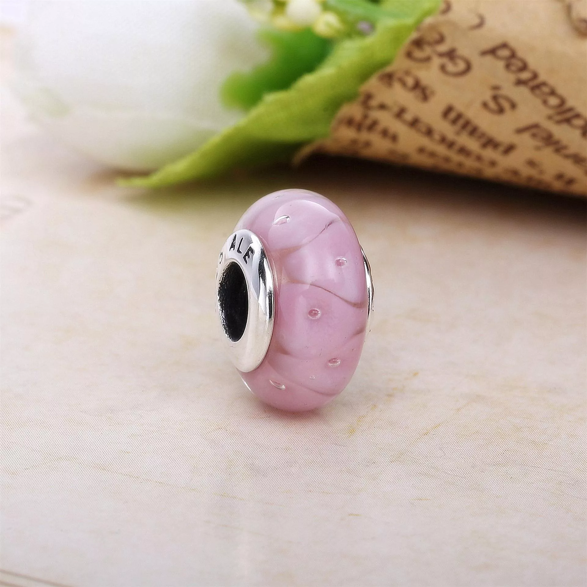 Charm PANDORA de Prata e Murano Rosa Claro Triângulos - 790922