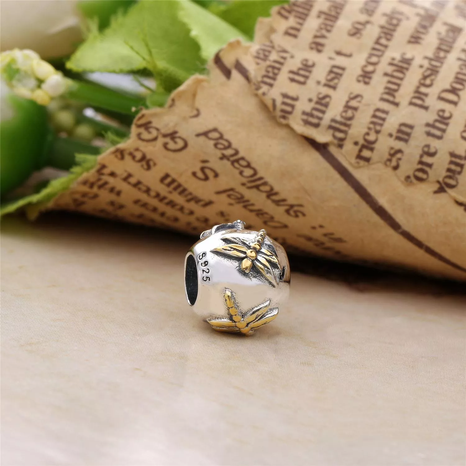 Charm PANDORA de Prata e Ouro Mini Libélulas - 790898