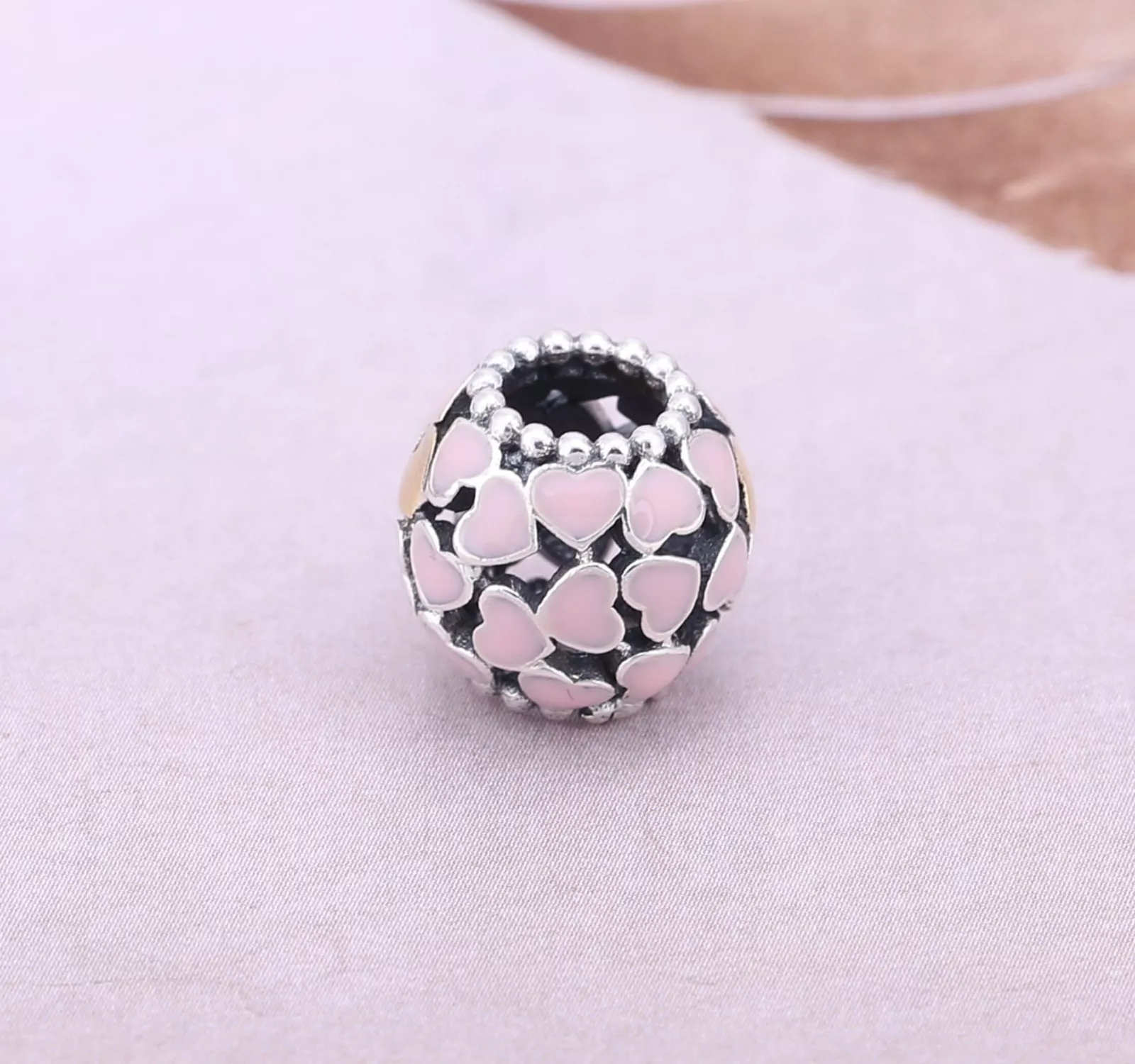 Charm PANDORA de Prata e Ouro Vazado Multi Corações - 791283EN40