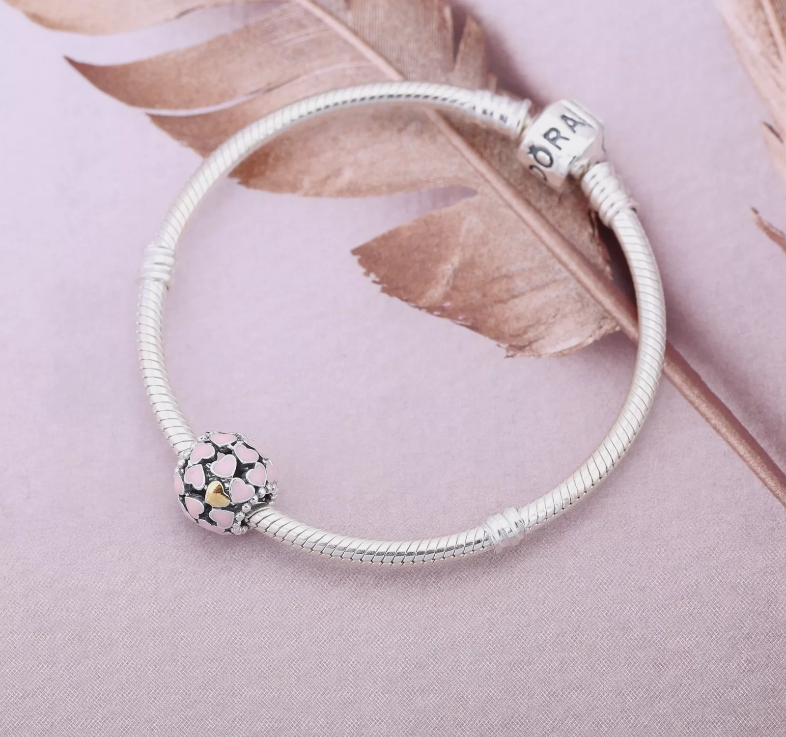 Charm PANDORA de Prata e Ouro Vazado Multi Corações - 791283EN40
