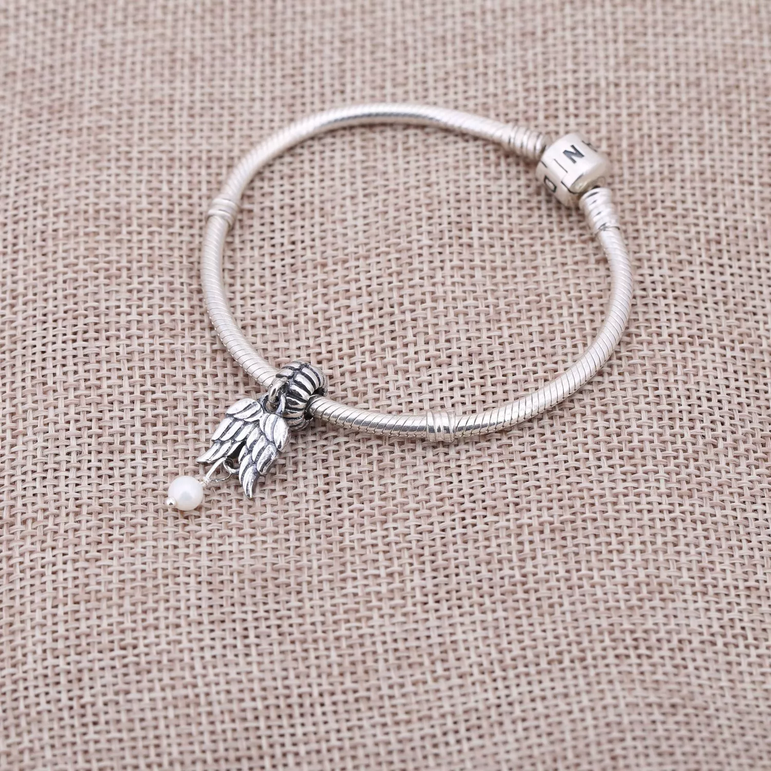 Charm PANDORA de Prata Pendente Asas de Anjo e Pérola - 790975P