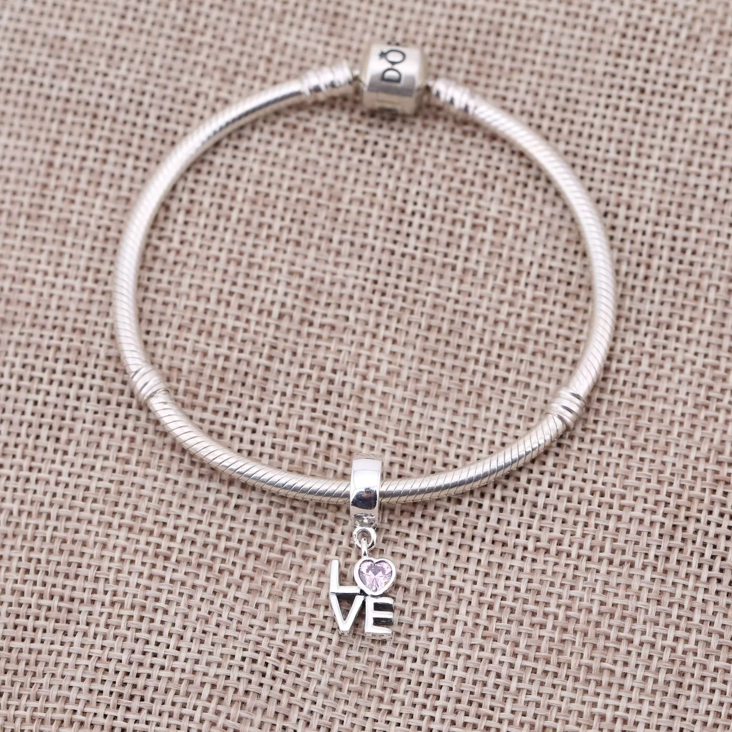 Charm PANDORA de Prata Pendente LOVE - 791253CZS