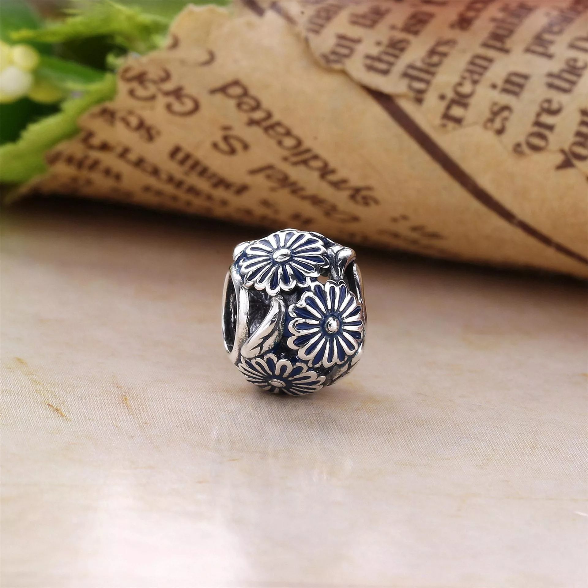 Charm PANDORA Flor de Margarida Lilás - 791487EN66