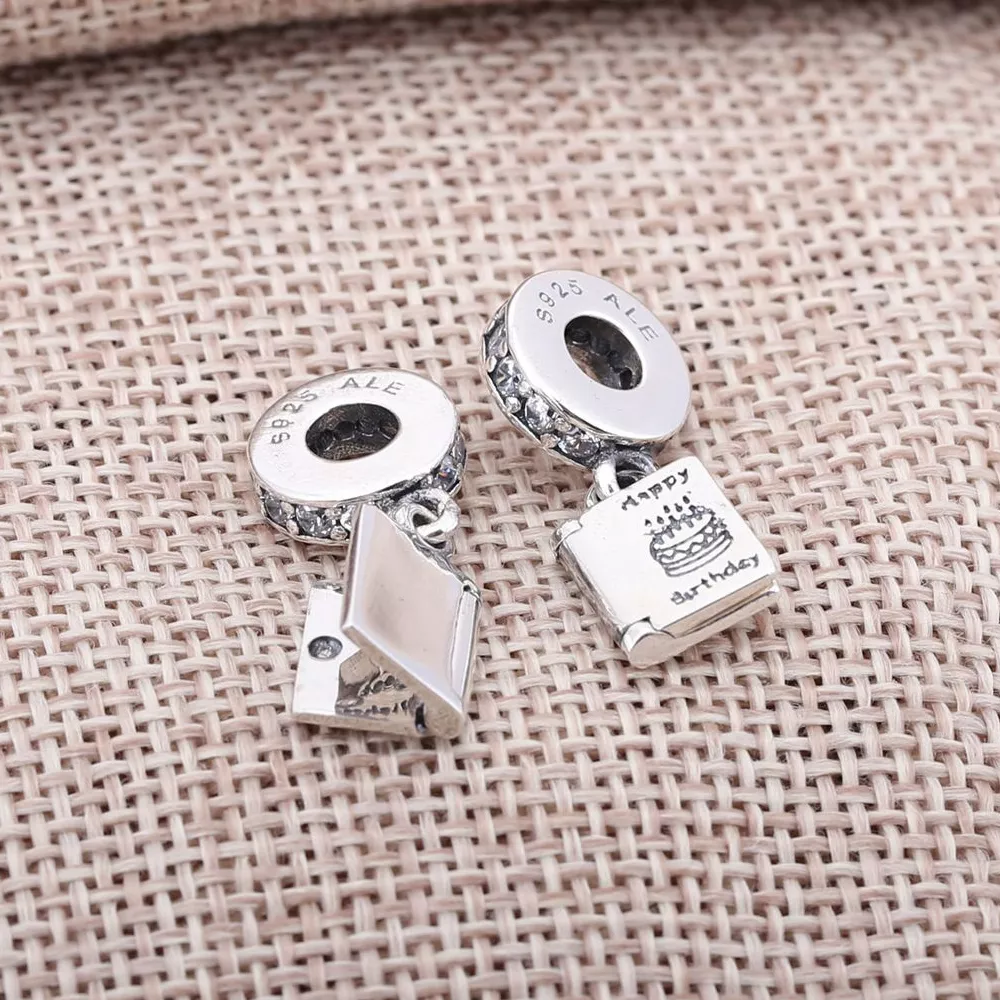 Charm PANDORA Parabéns para Você - 791723CZ