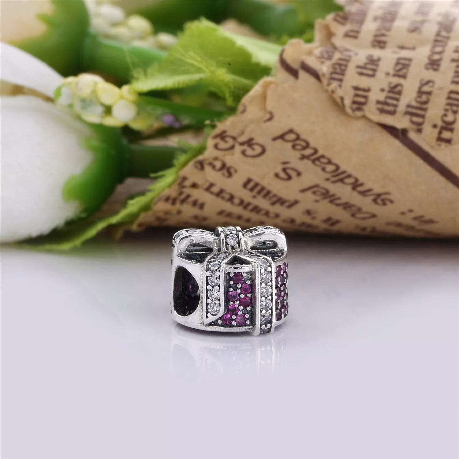 Charm PANDORA Presente de Natal Perfeito - 792006CZR