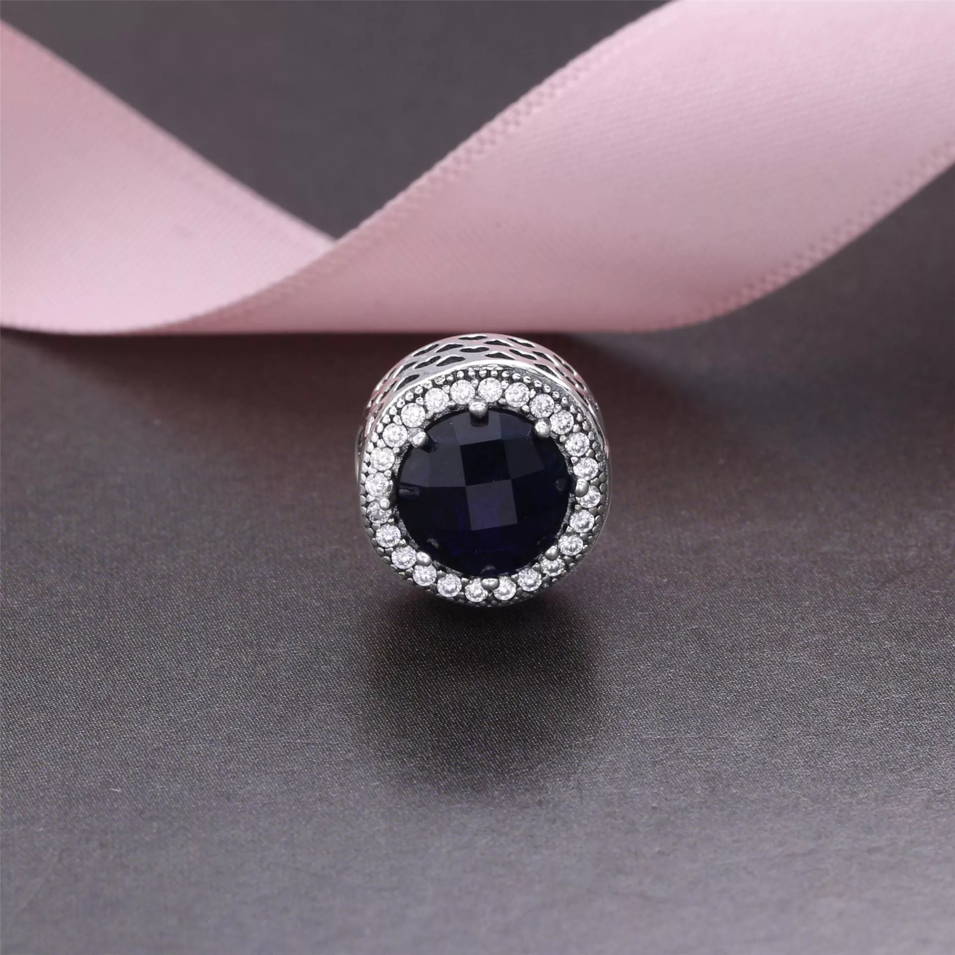 Charm PANDORA Radiante Azul Lunar - 791725NMB