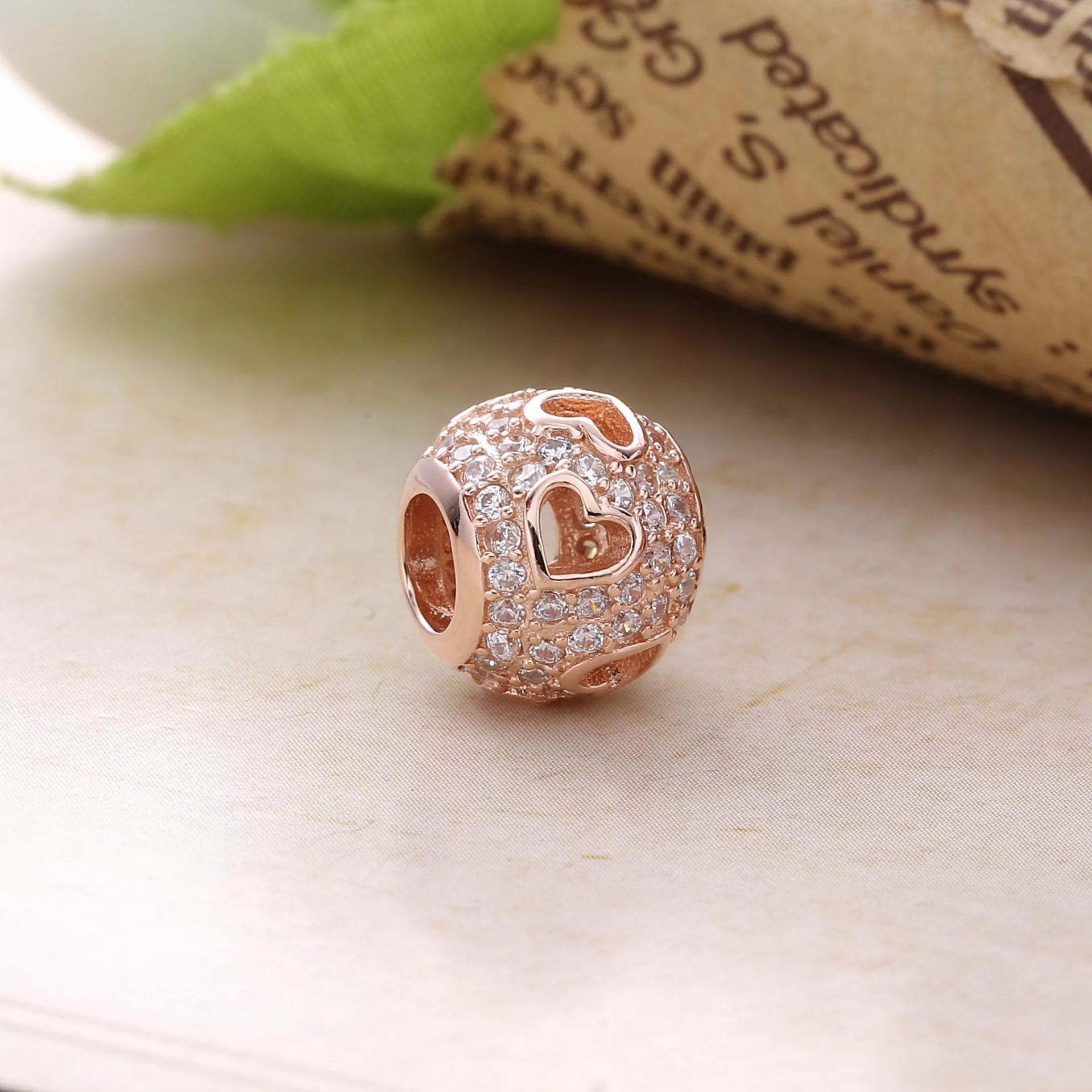Charm PANDORA ROSE Pavê Giro do Amor - 781426CZ