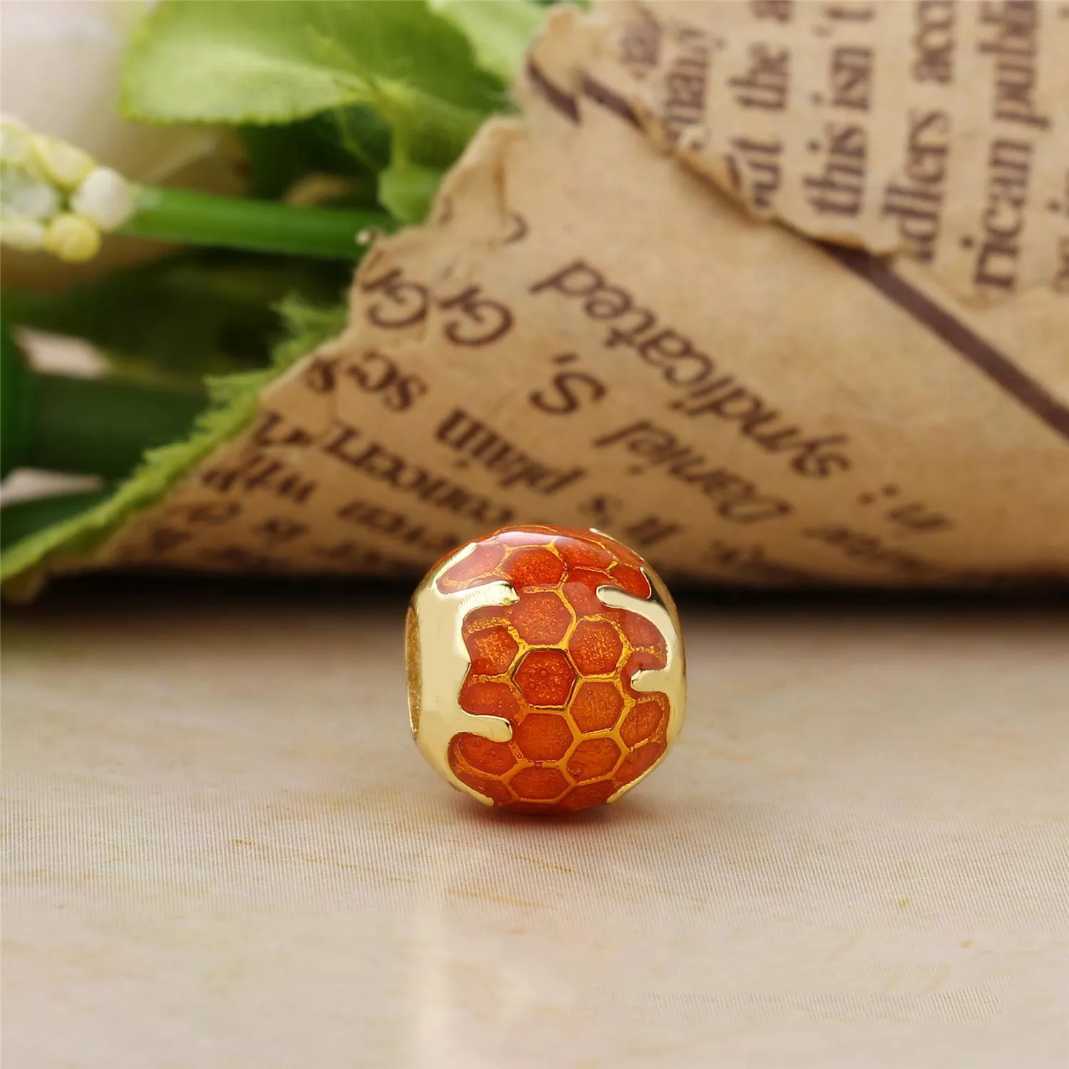 Charm PANDORA Shine Mel Dourado - 767120EN158