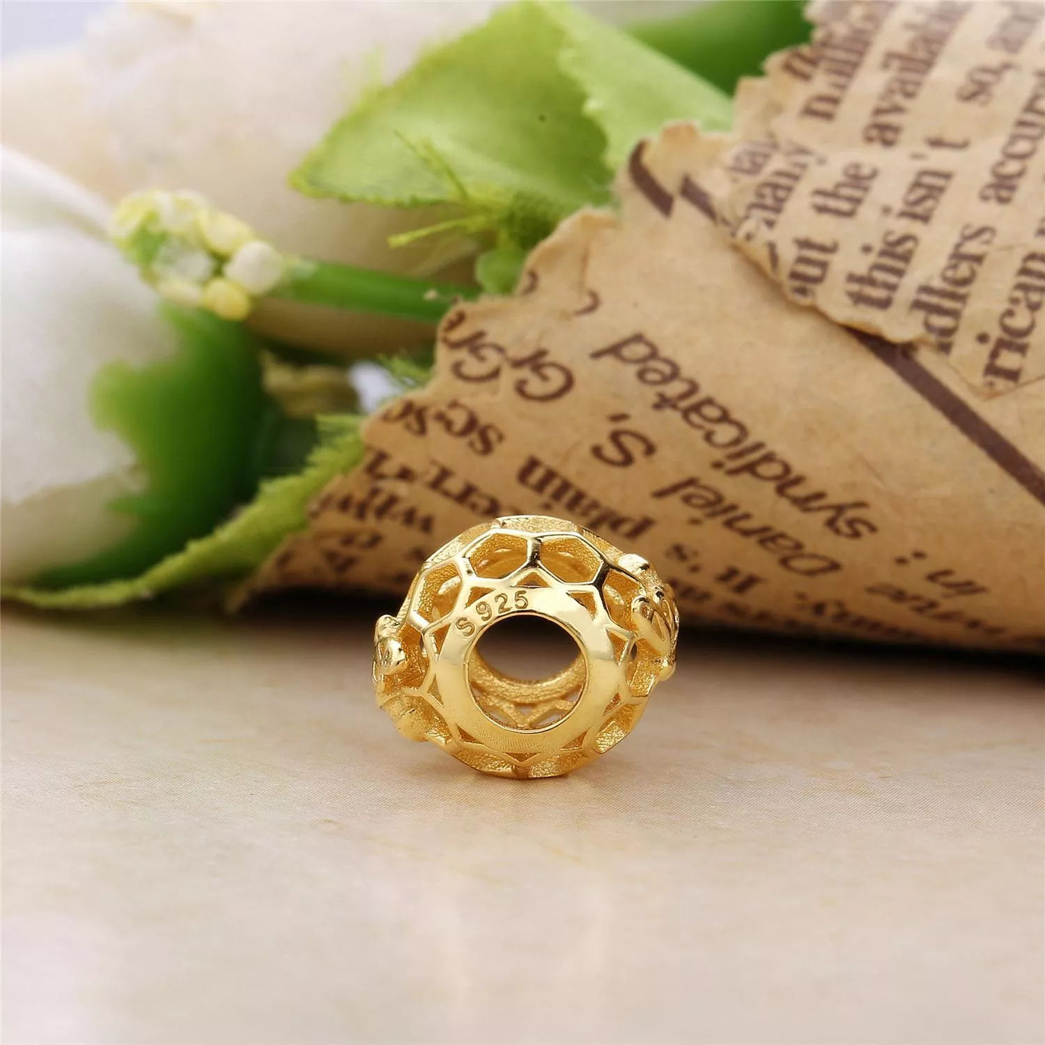 Charm PANDORA Shine Vazado Abelha Reluzente - 767023EN16