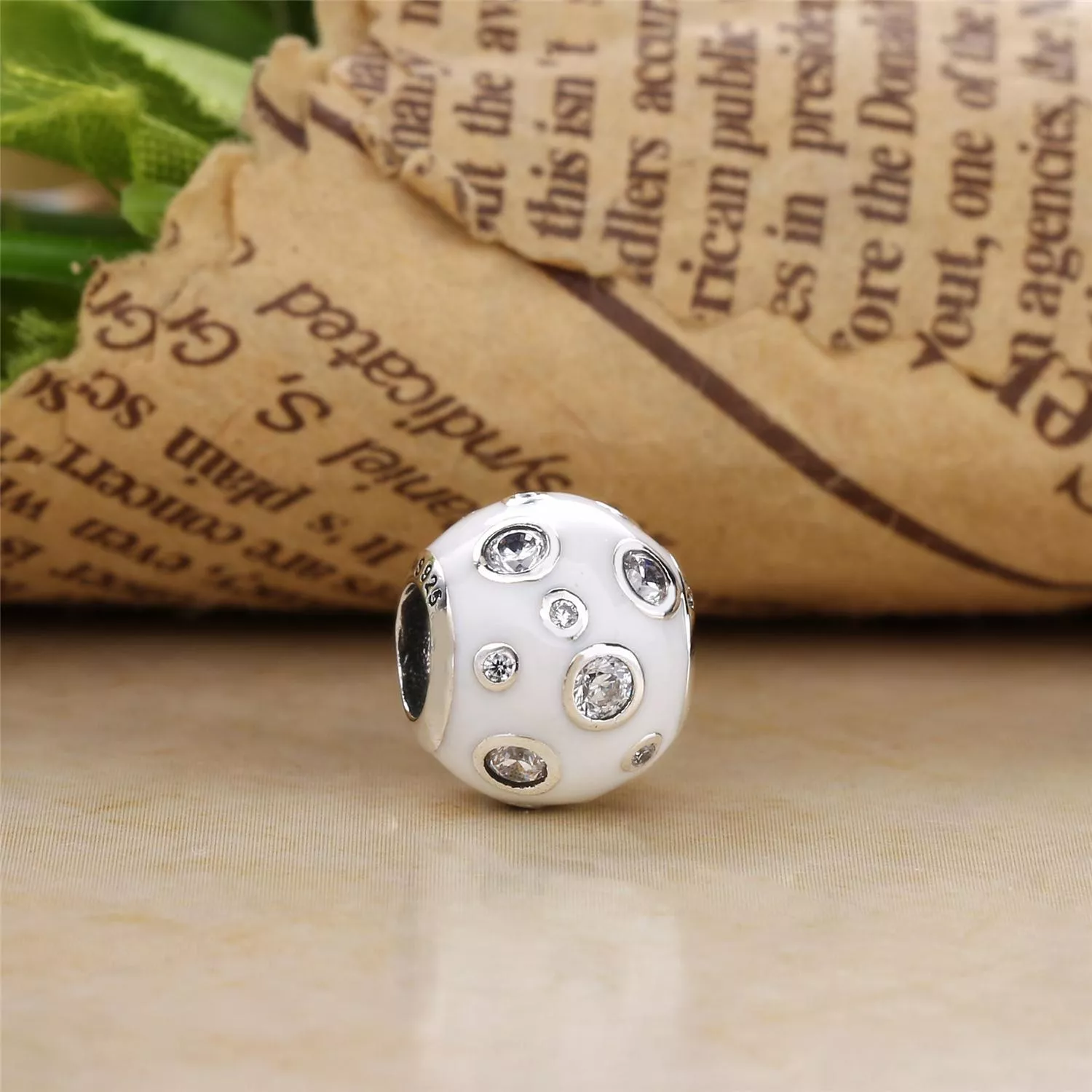 Charm PANDORA Sonhos Luminosos Branco - 797033EN23