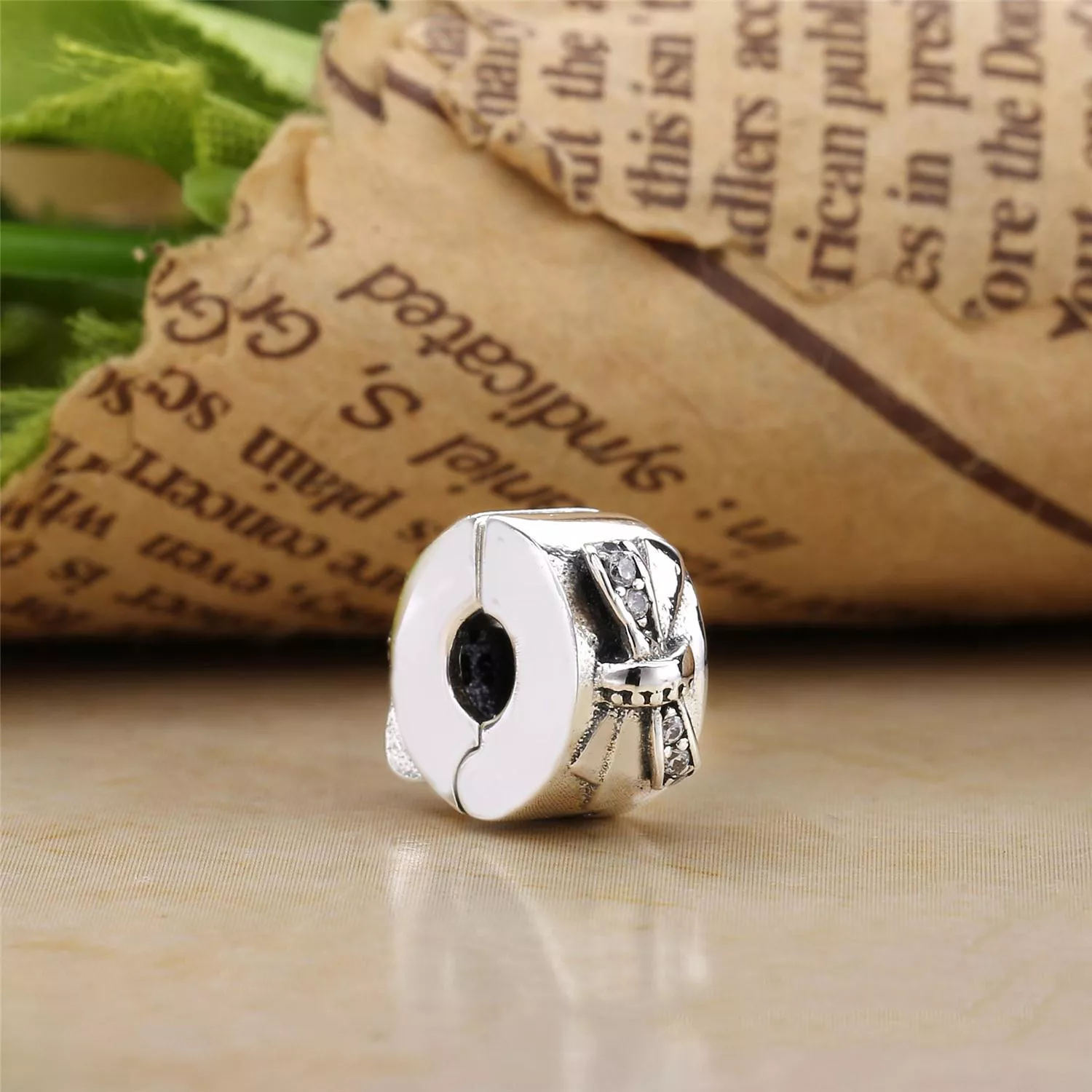 Clipe PANDORA Laço Reluzente