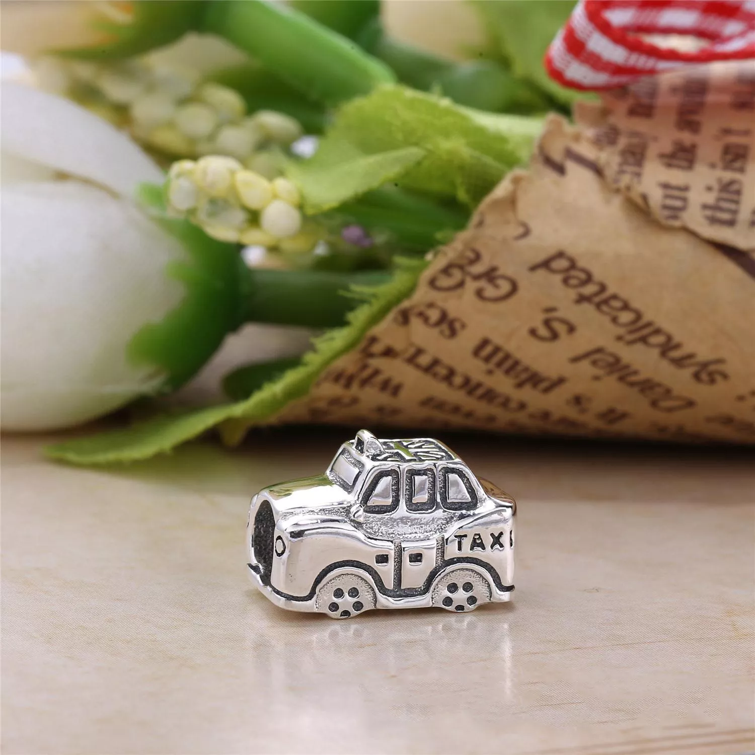 Charm PANDORA de Prata Esmatado Taxi Londrino - 791221EN20