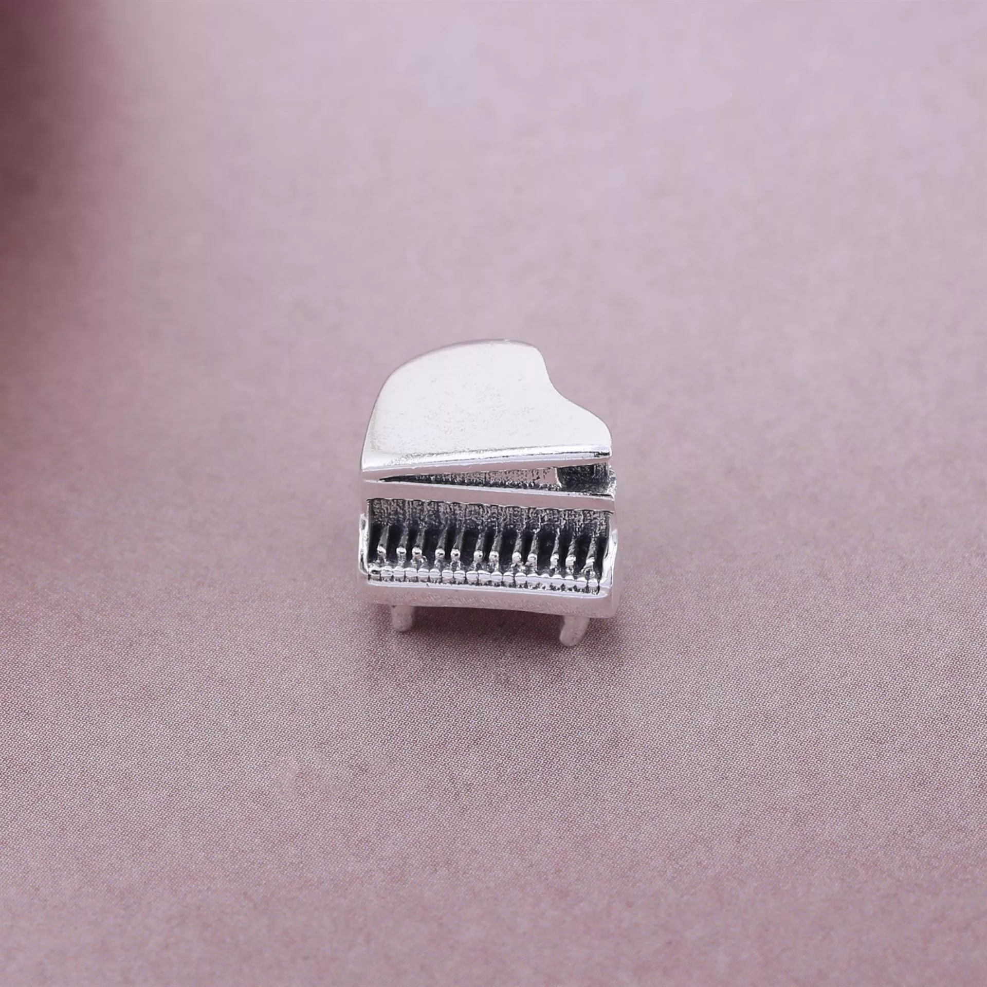 Charm PANDORA de Prata Piano Clássico - 791503