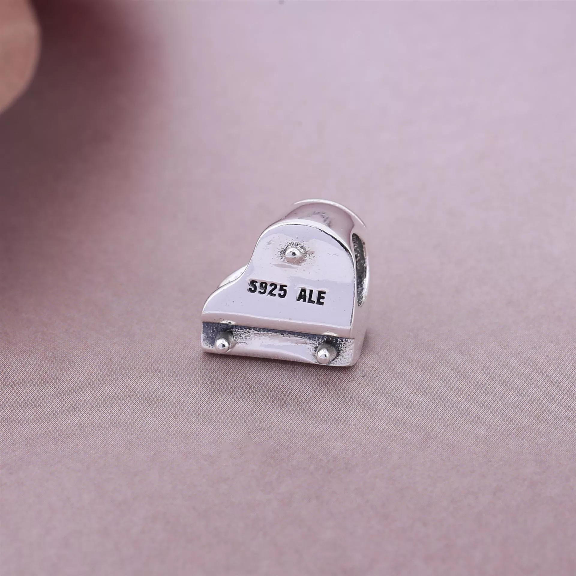 Charm PANDORA de Prata Piano Clássico - 791503