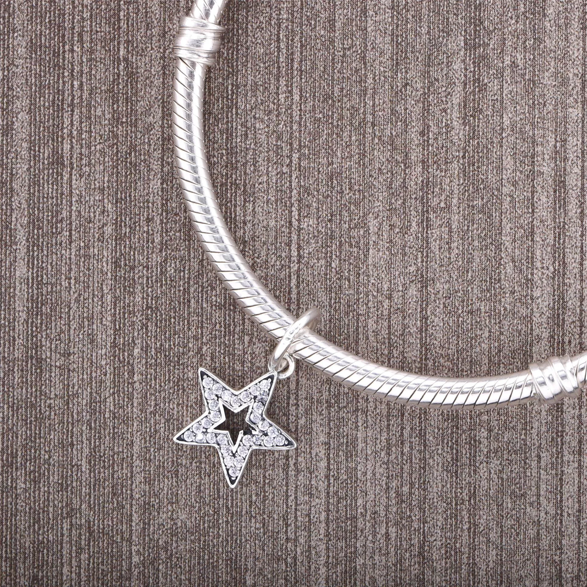 Pendente PANDORA Símbolo do Sucesso - 791348CZ