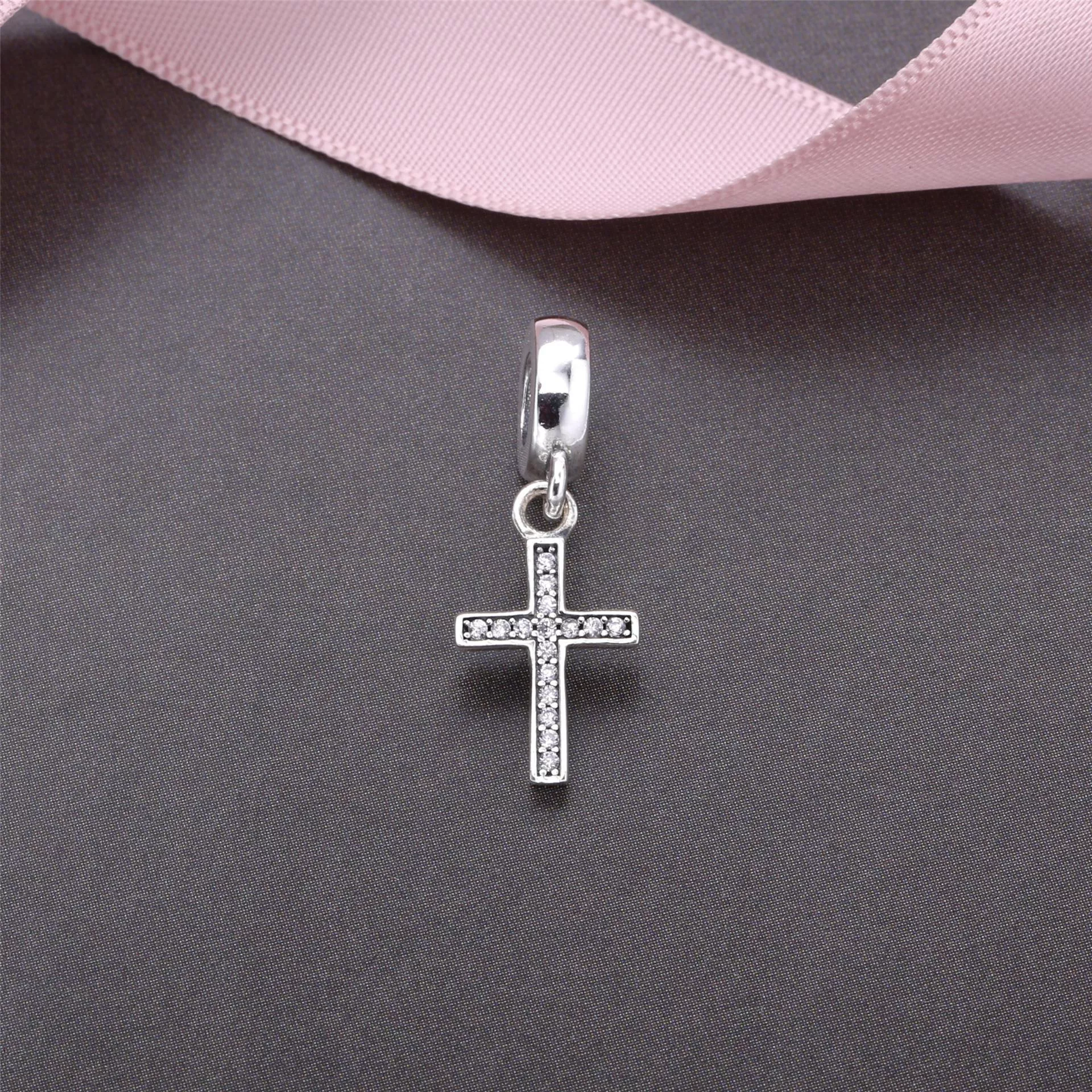 Charm PANDORA de Prata Pendente Brilhante Crucifixo - 791310CZ