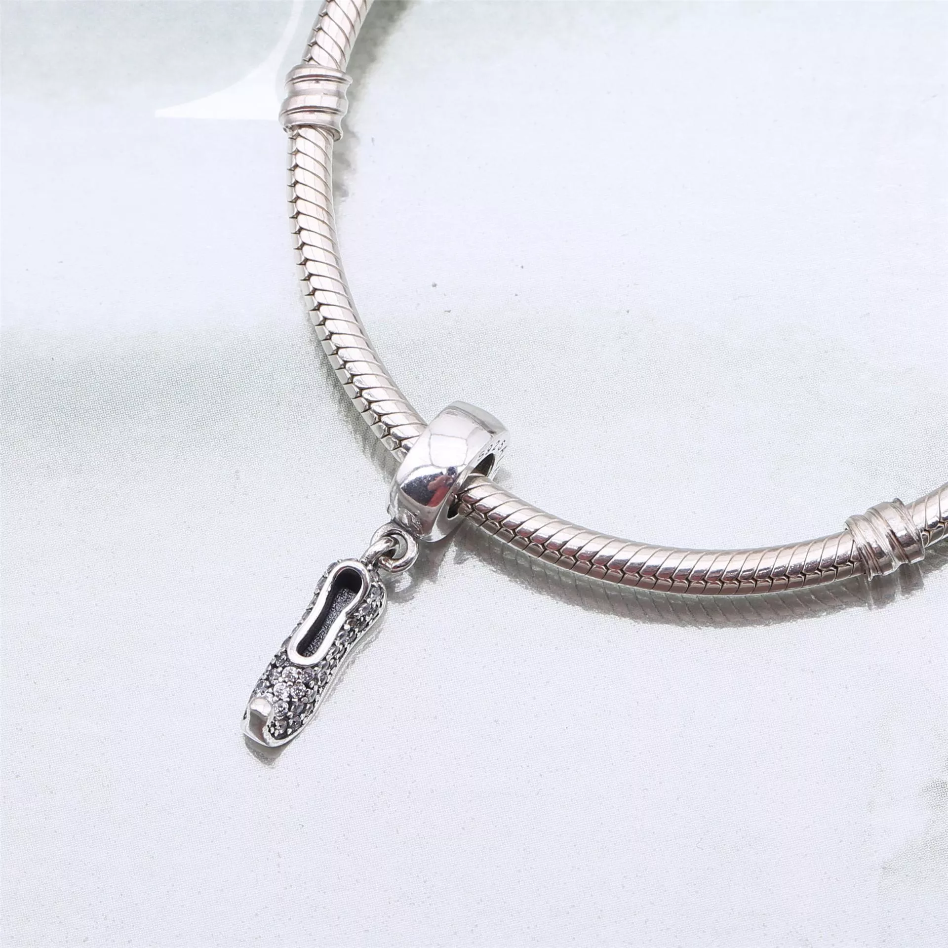 Pingente Pandora de prata Disney, Jasmine's Sparkling Slipper