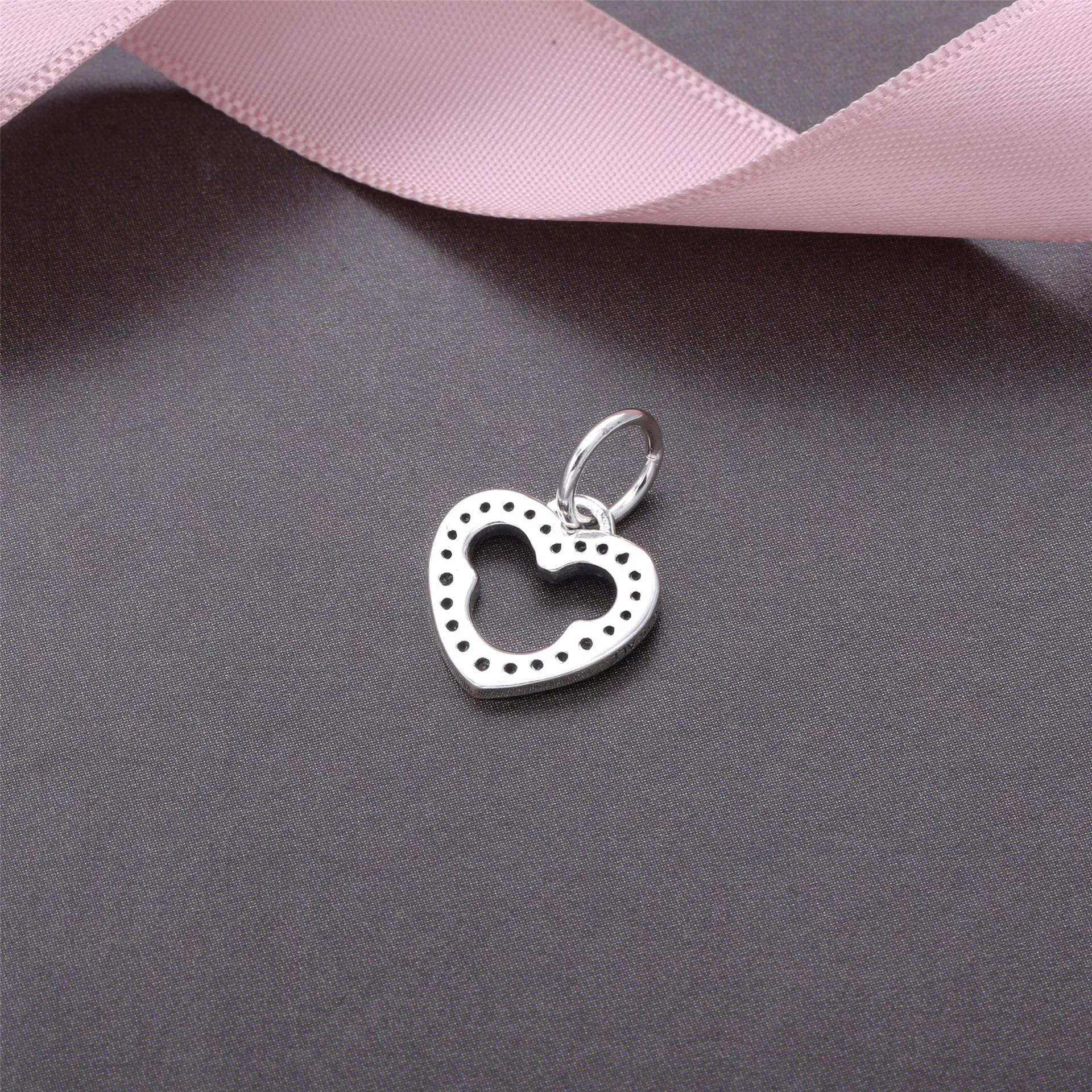 Pingente Pandora de prata Disney, Silhueta de mickey