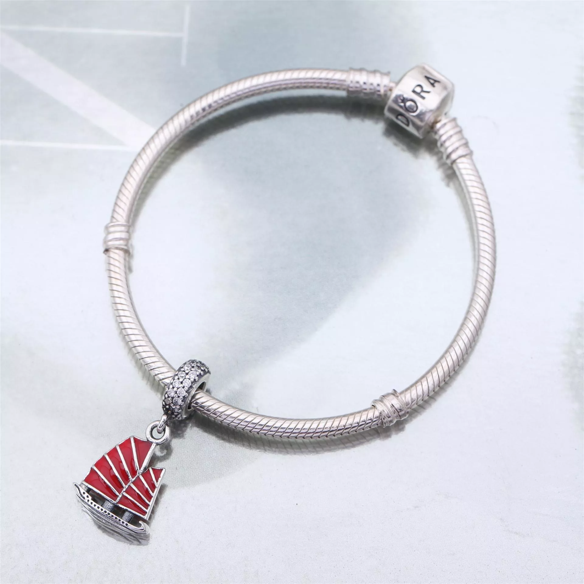 Pingente PANDORA Dinastia Viajante - 791908EN09