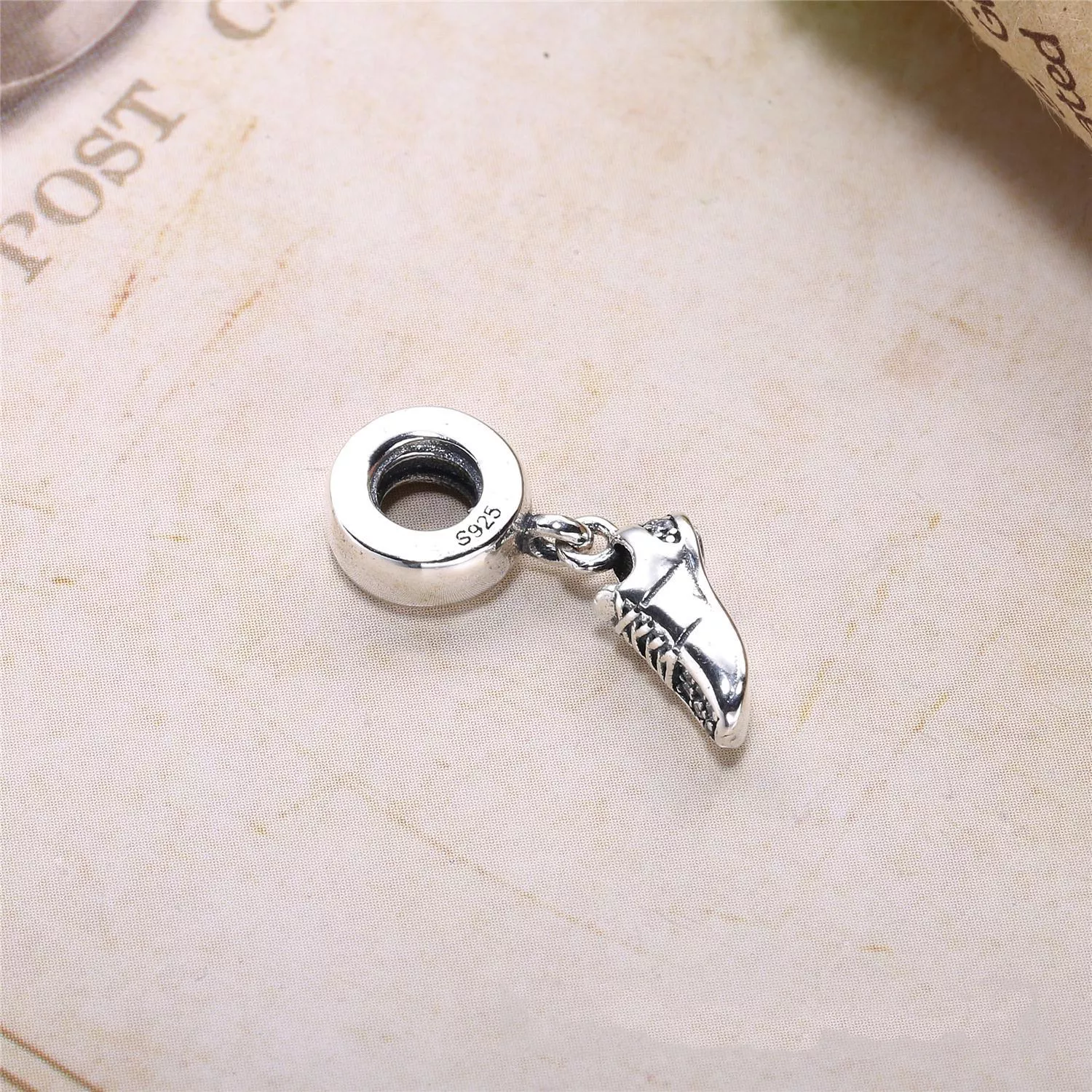 Pingente PANDORA Tênis de Corrida - 792063CZ