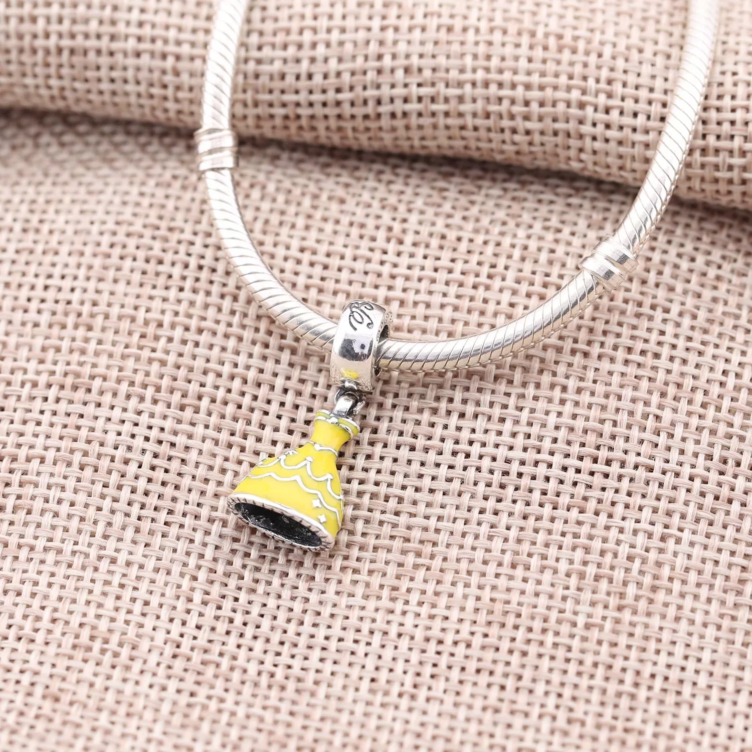 Pingente PANDORA Vestido Bela - 791576ENMX