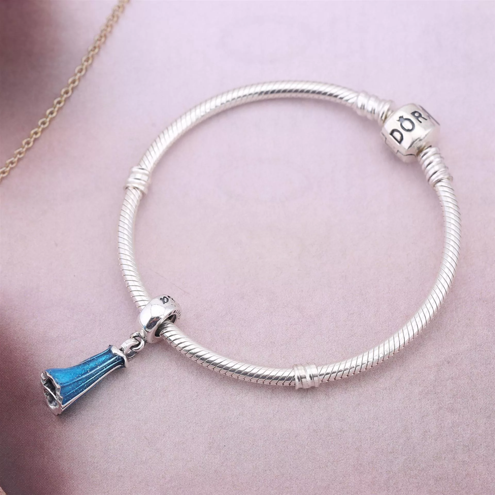 Pingente PANDORA Vestido Elsa - 791590ENMX