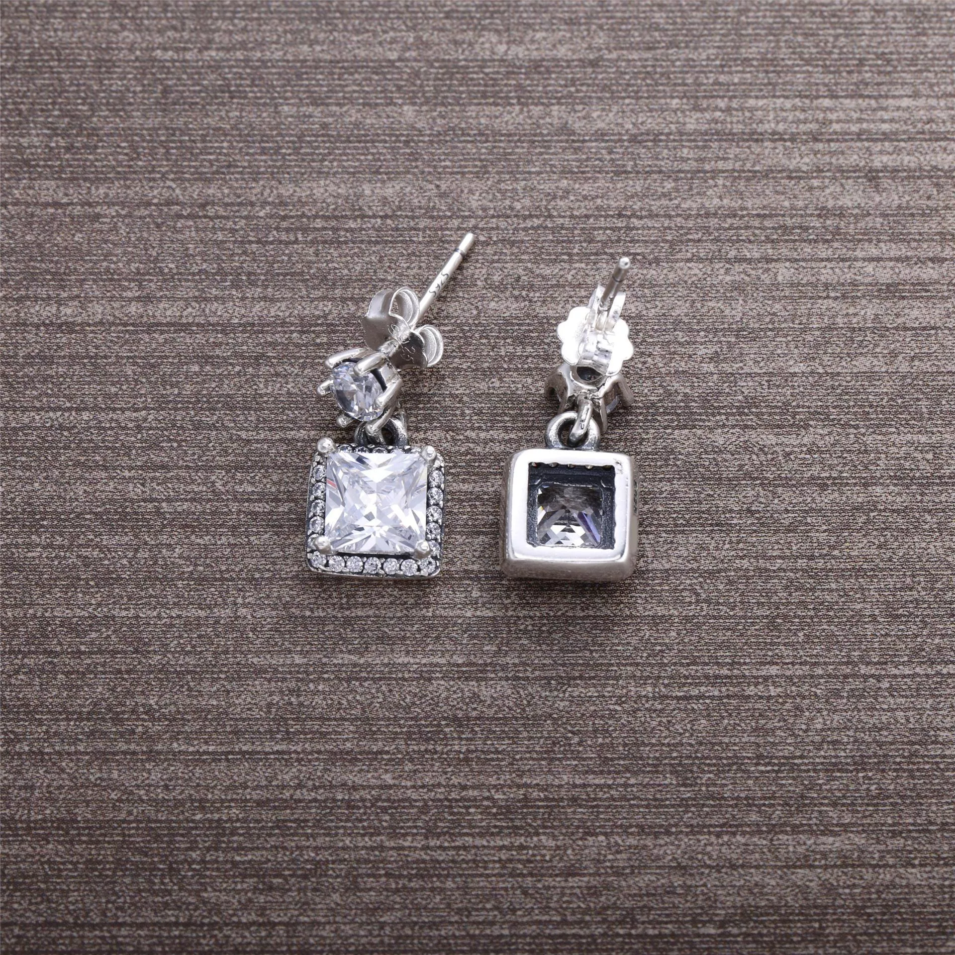 Brinco PANDORA Brilhante Beleza Eterna - 290593CZ