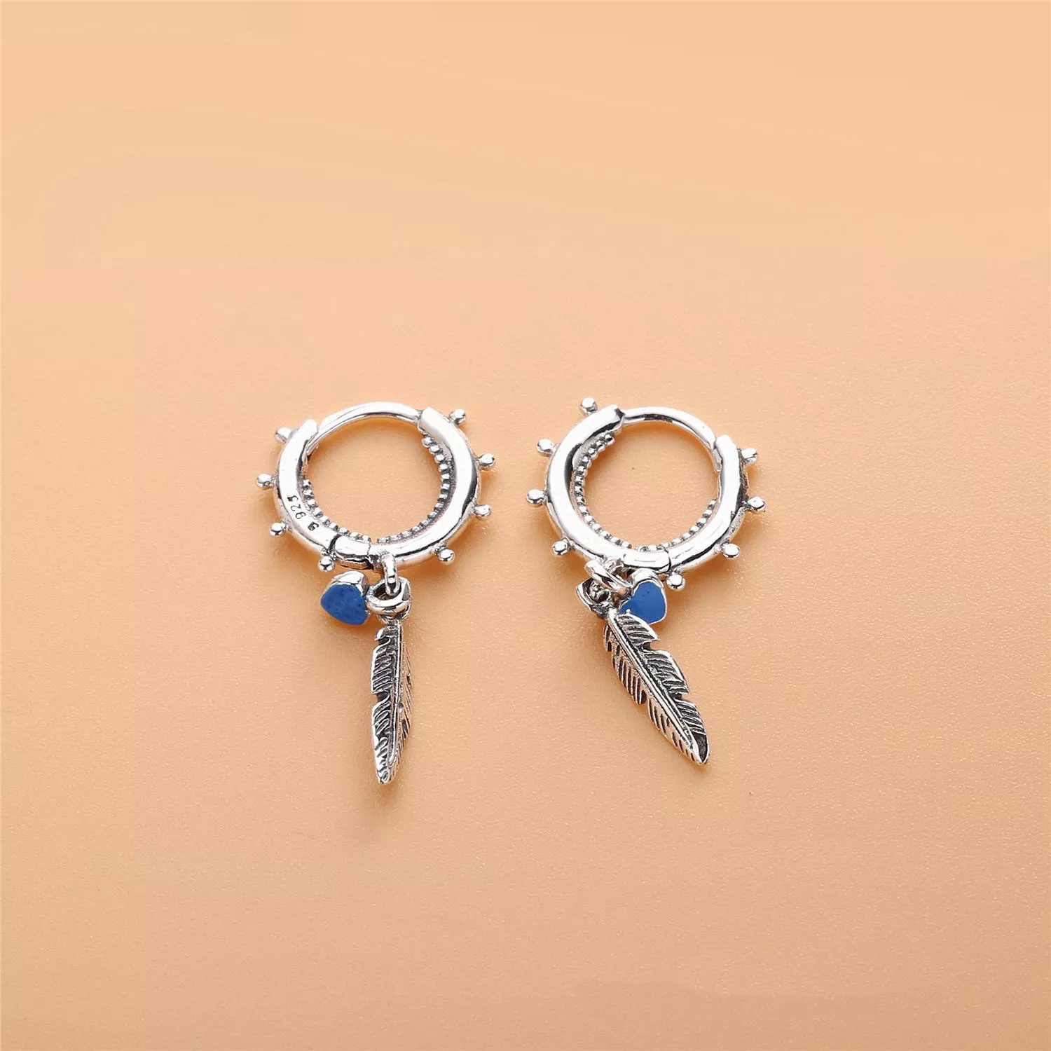 Brinco PANDORAs Pena - Símbolo da Liberdade - 297205EN168