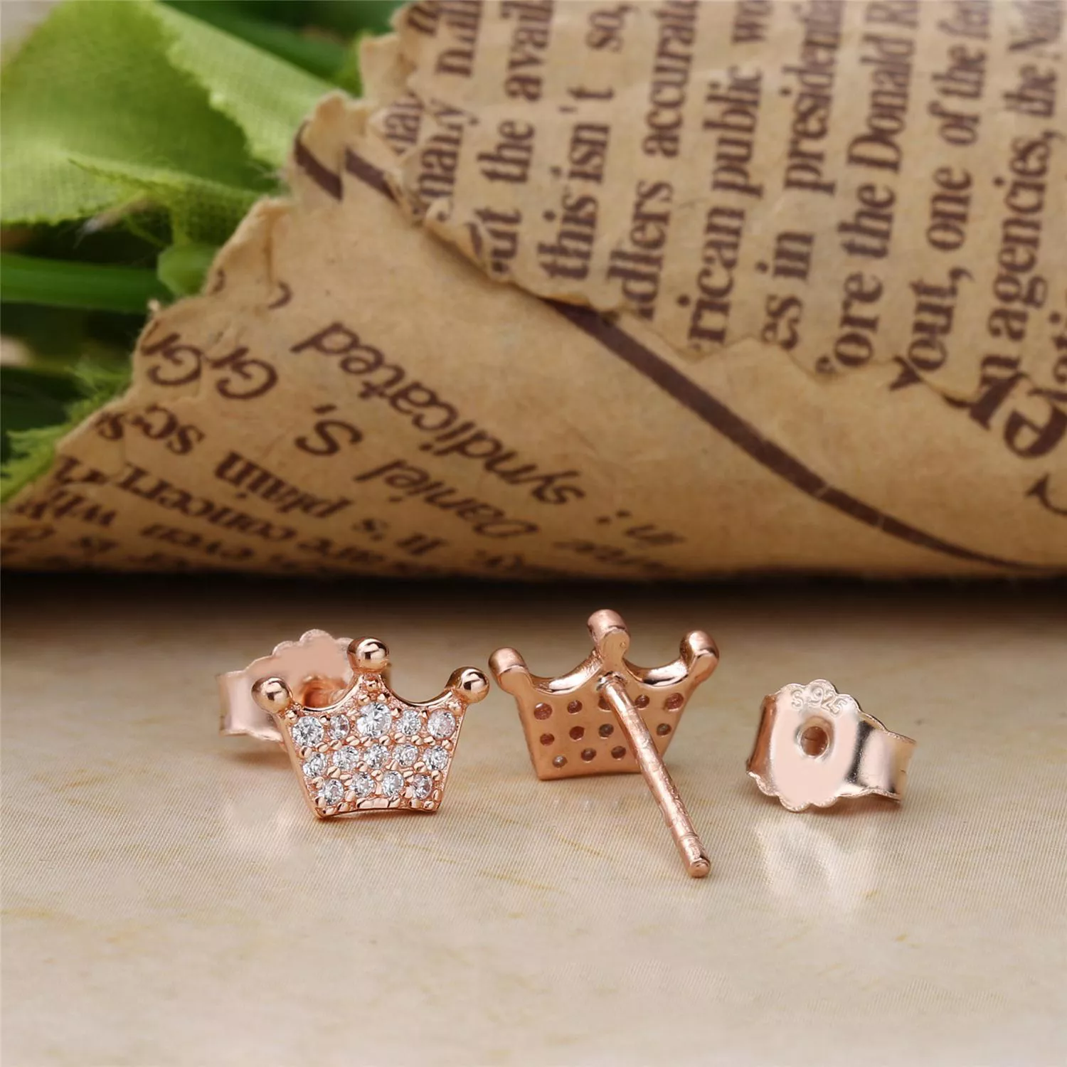 Brincos PANDORA Rose Coroa da Princesa - 287127NPO