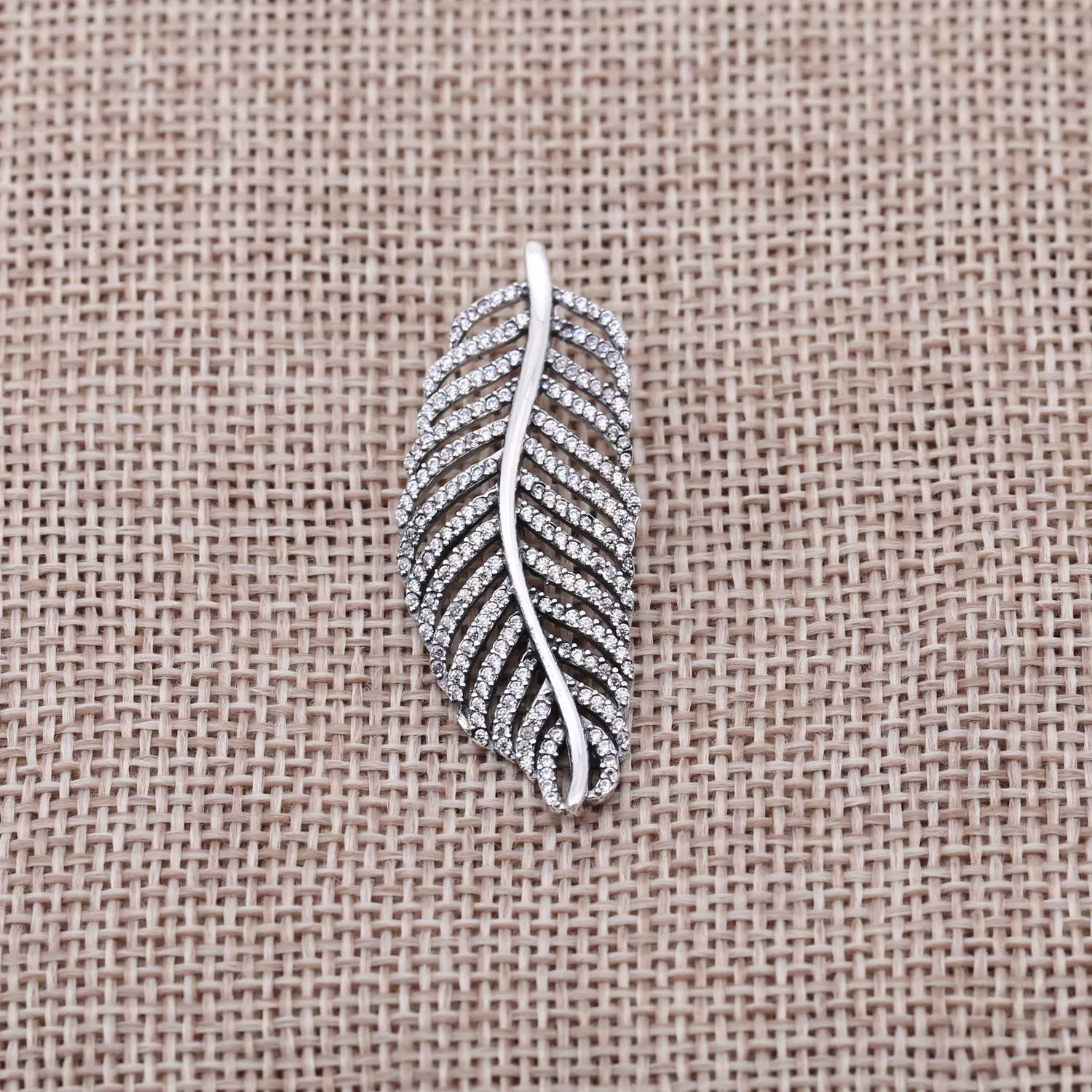 Pendente PANDORA para Colar Plumas - 390350CZ