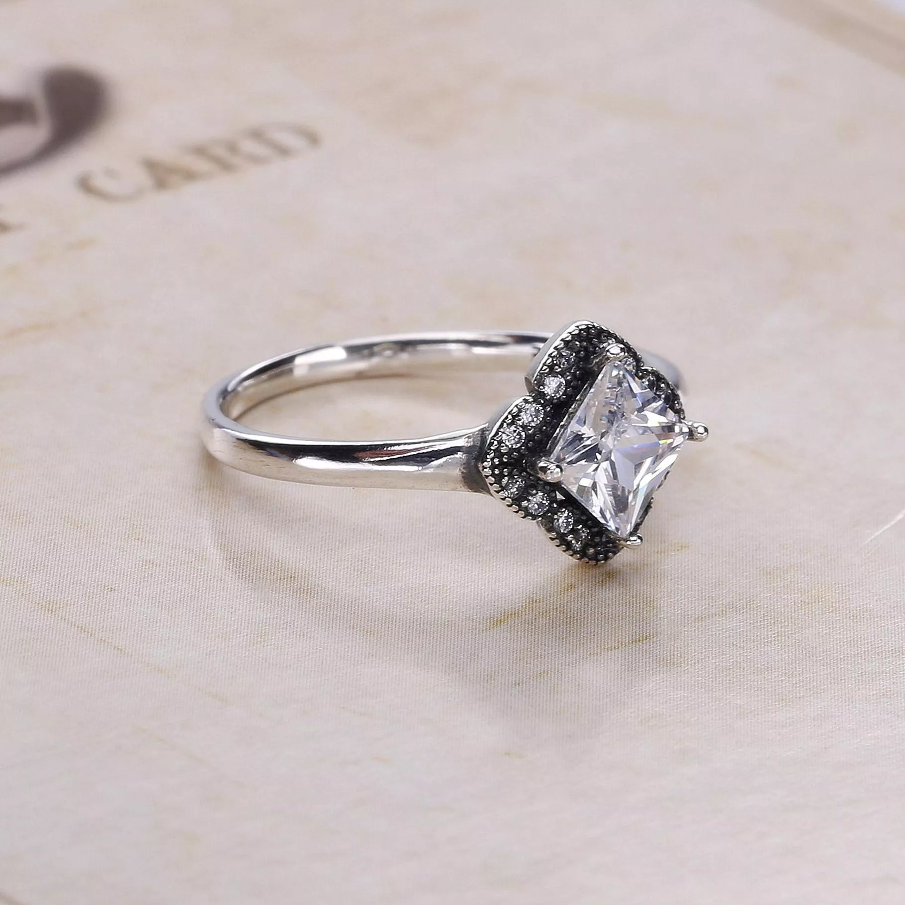 Anel PANDORA Luz Essencial - 190966CZ