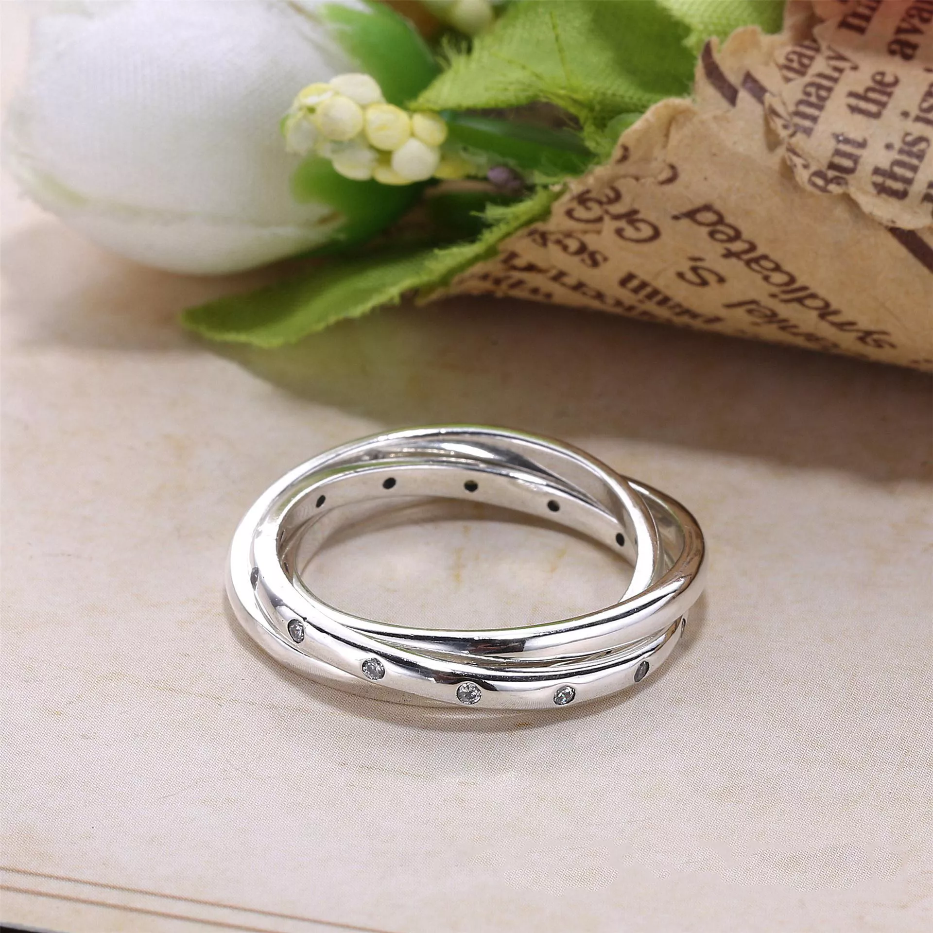 Anel PANDORA Círculos Entrelaçados - 191034CZ