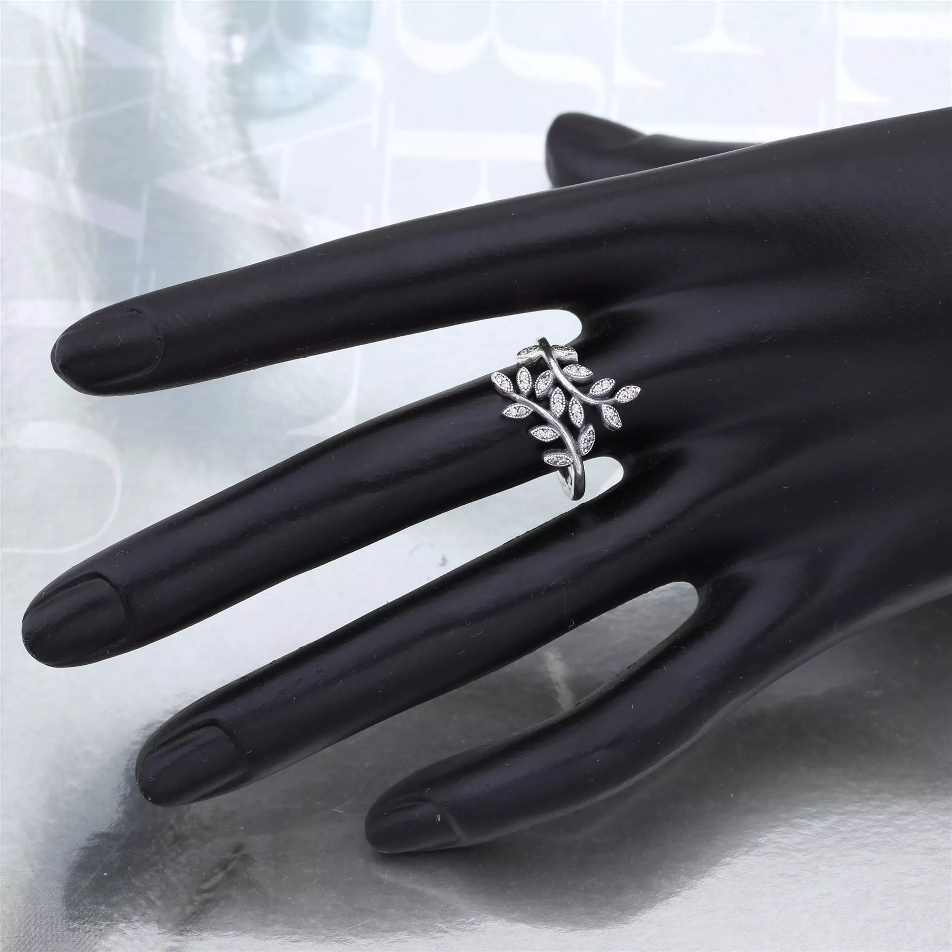 Anel PANDORA de Prata Folhas Encantadas - 190921CZ
