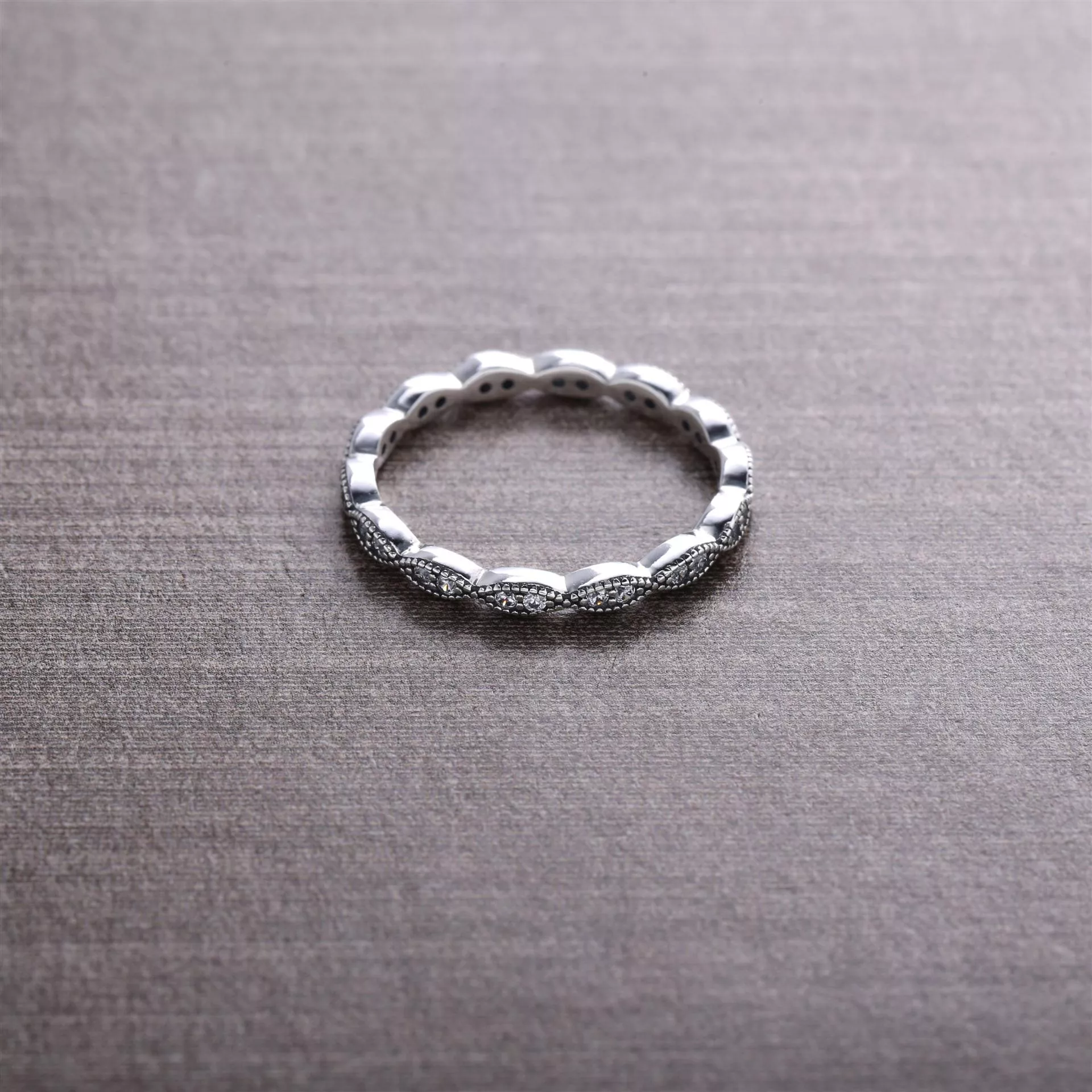 Anel PANDORA de Prata Delicadas Folhas Encantadas - 190923CZ