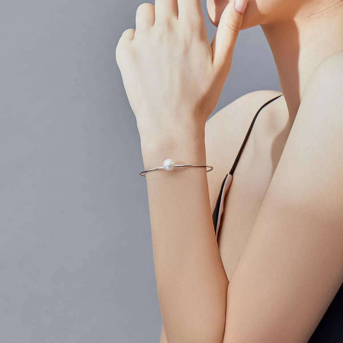 Bracelete Rigido Aberto Pérola quieta estilo Pandora - SCB168